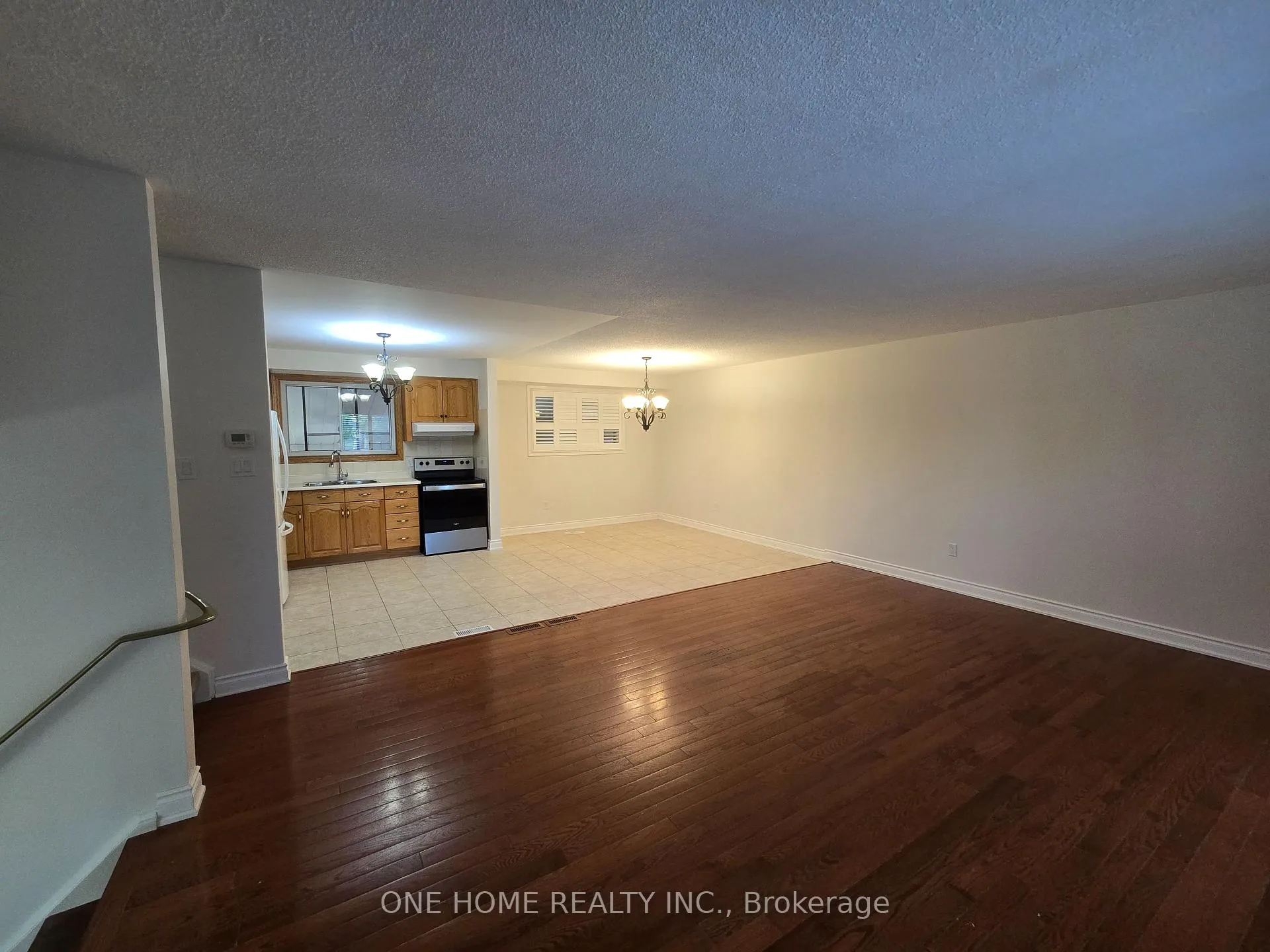 Photo 9 of 223 Elmwood Road, Oakville, Central — HOMEH