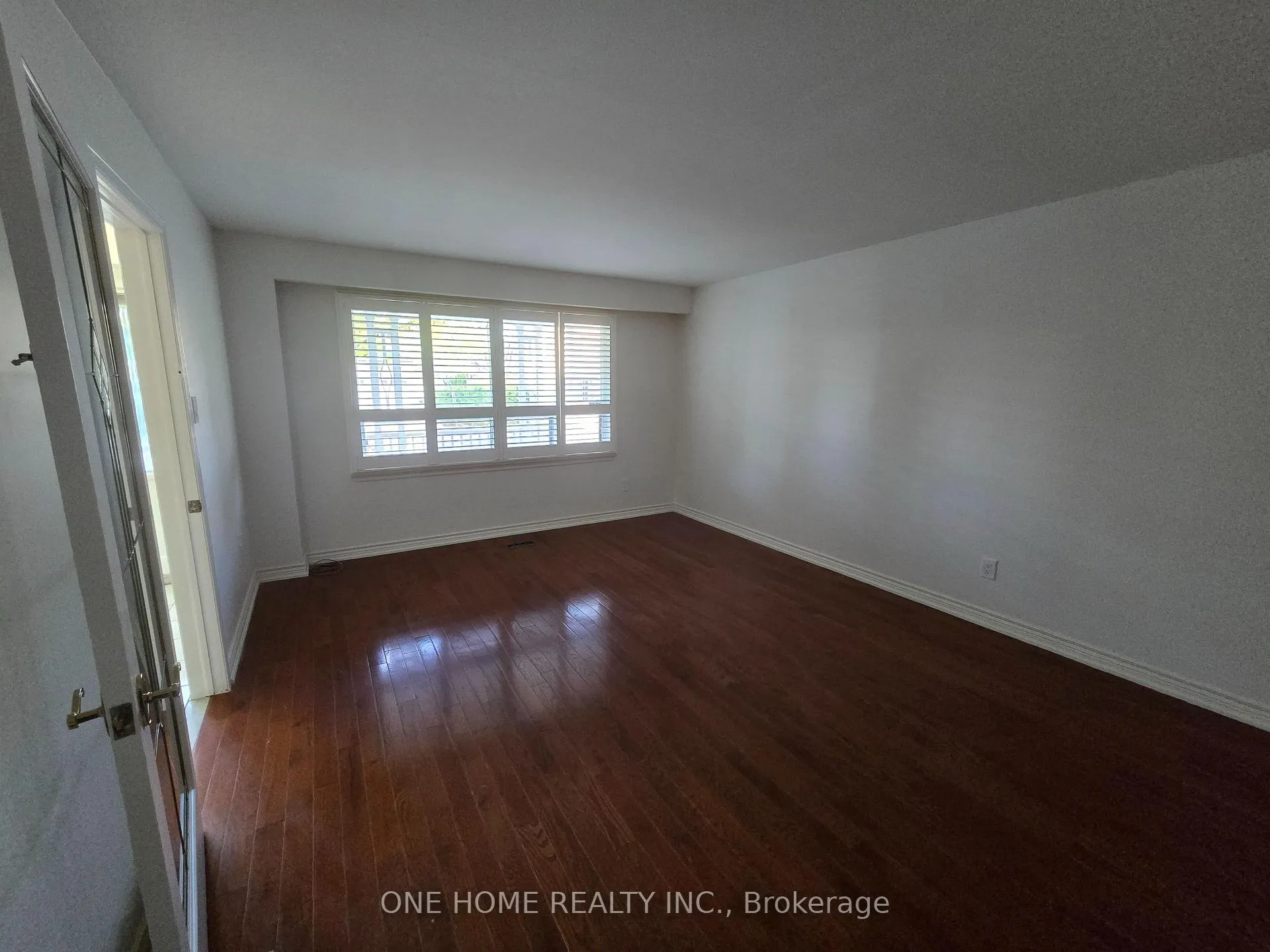 Photo 10 of 223 Elmwood Road, Oakville, Central — HOMEH