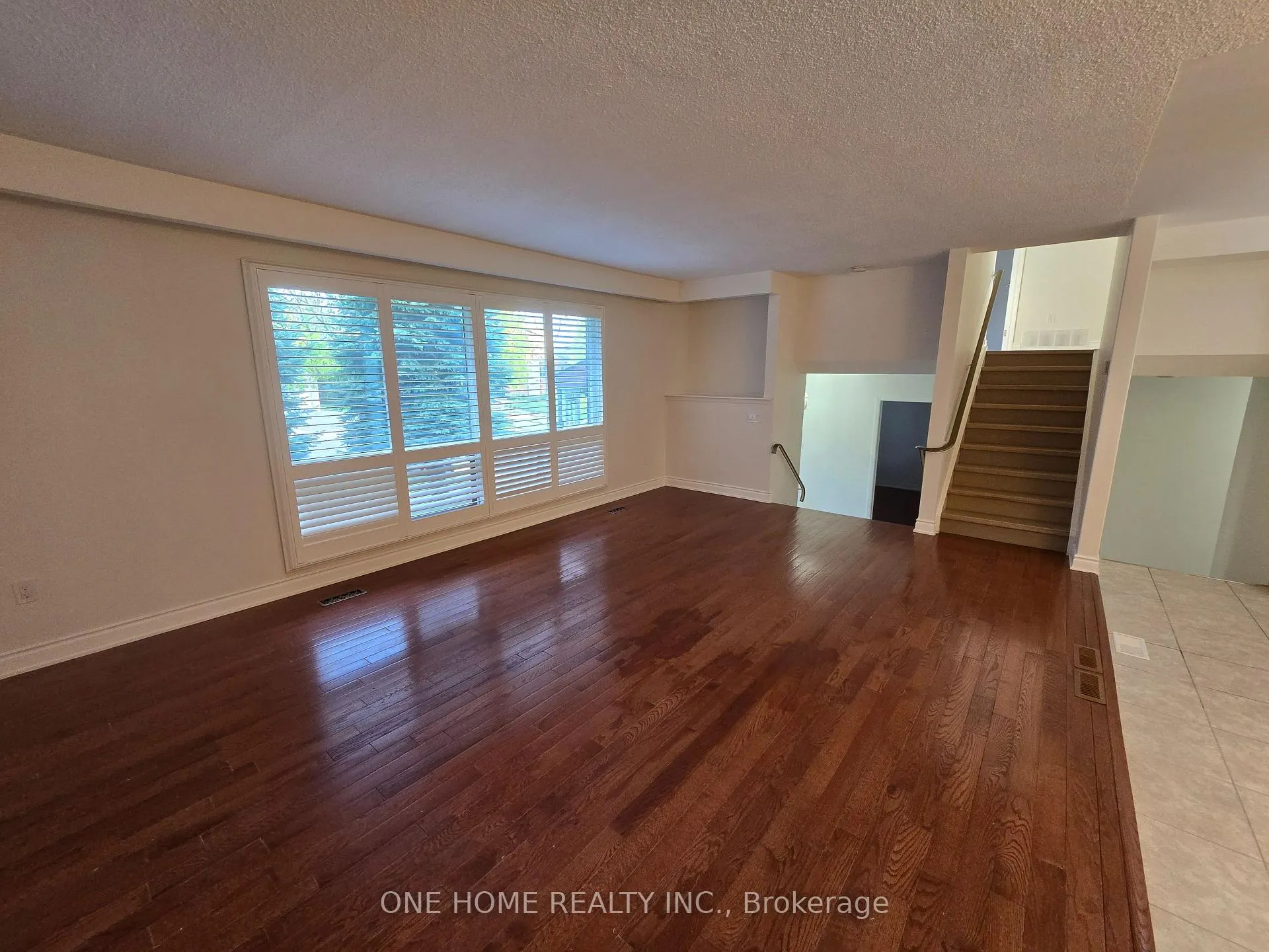 Photo 11 of 223 Elmwood Road, Oakville, Central — HOMEH