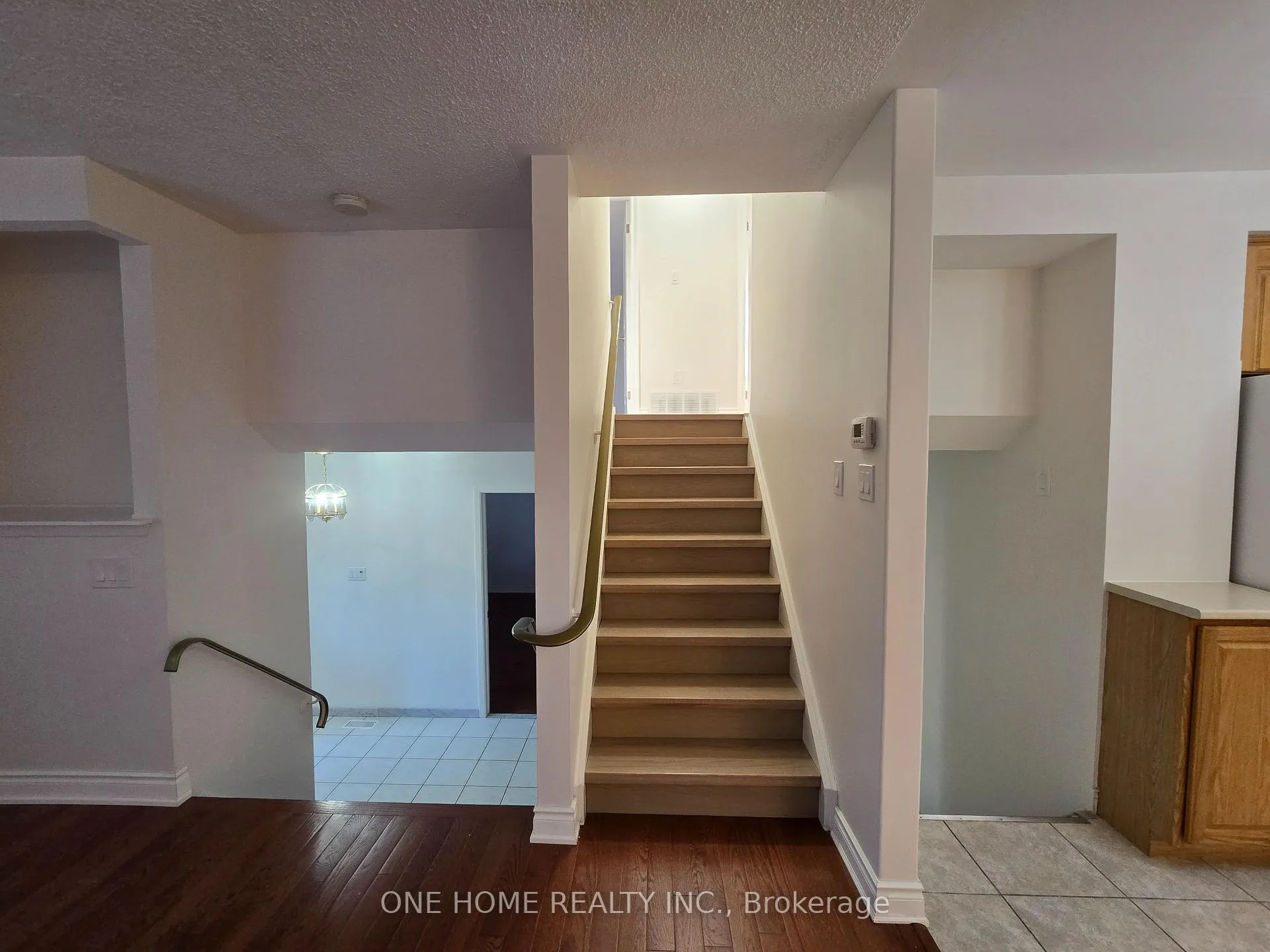 Photo 12 of 223 Elmwood Road, Oakville, Central — HOMEH