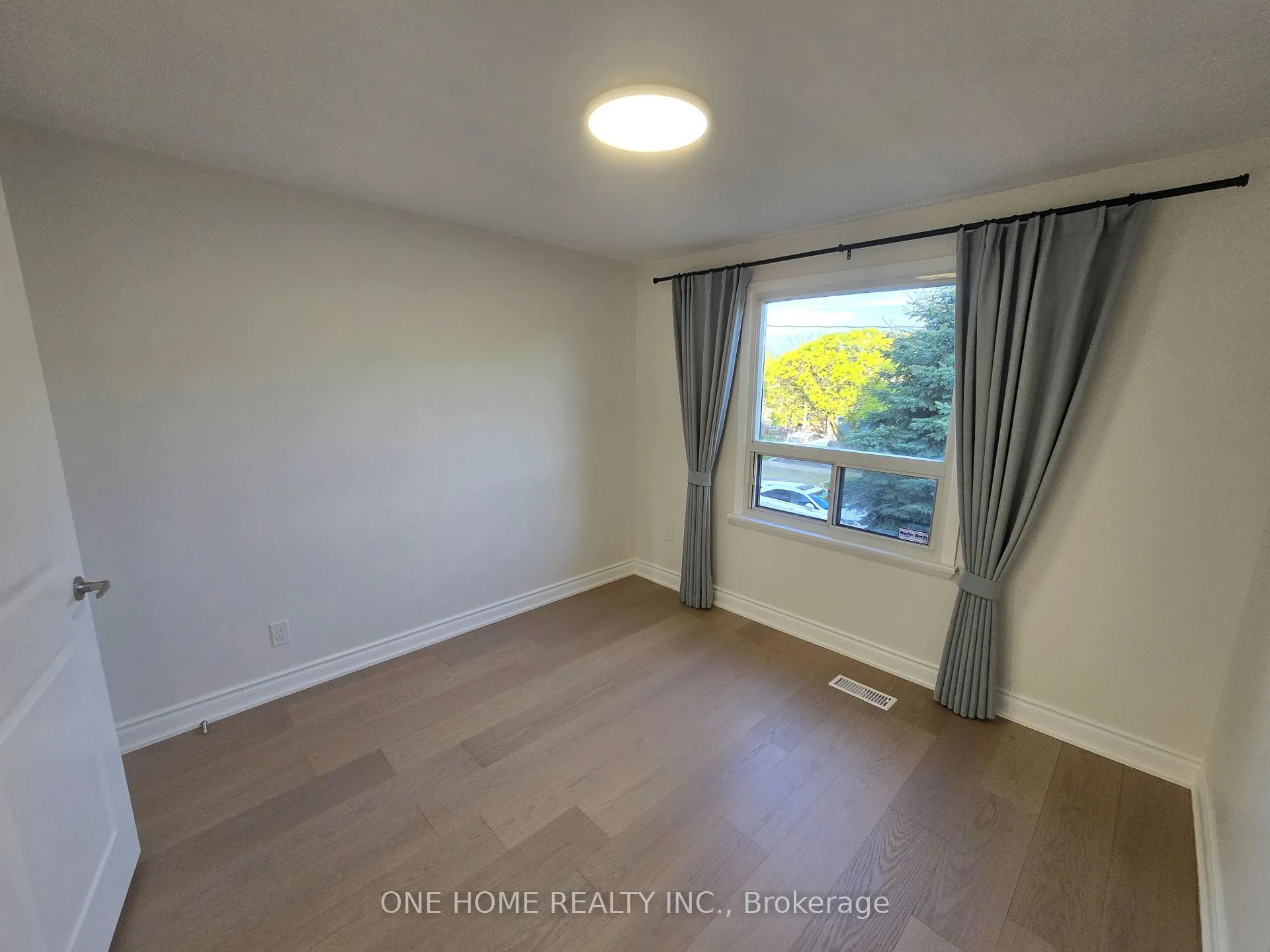 Photo 17 of 223 Elmwood Road, Oakville, Central — HOMEH