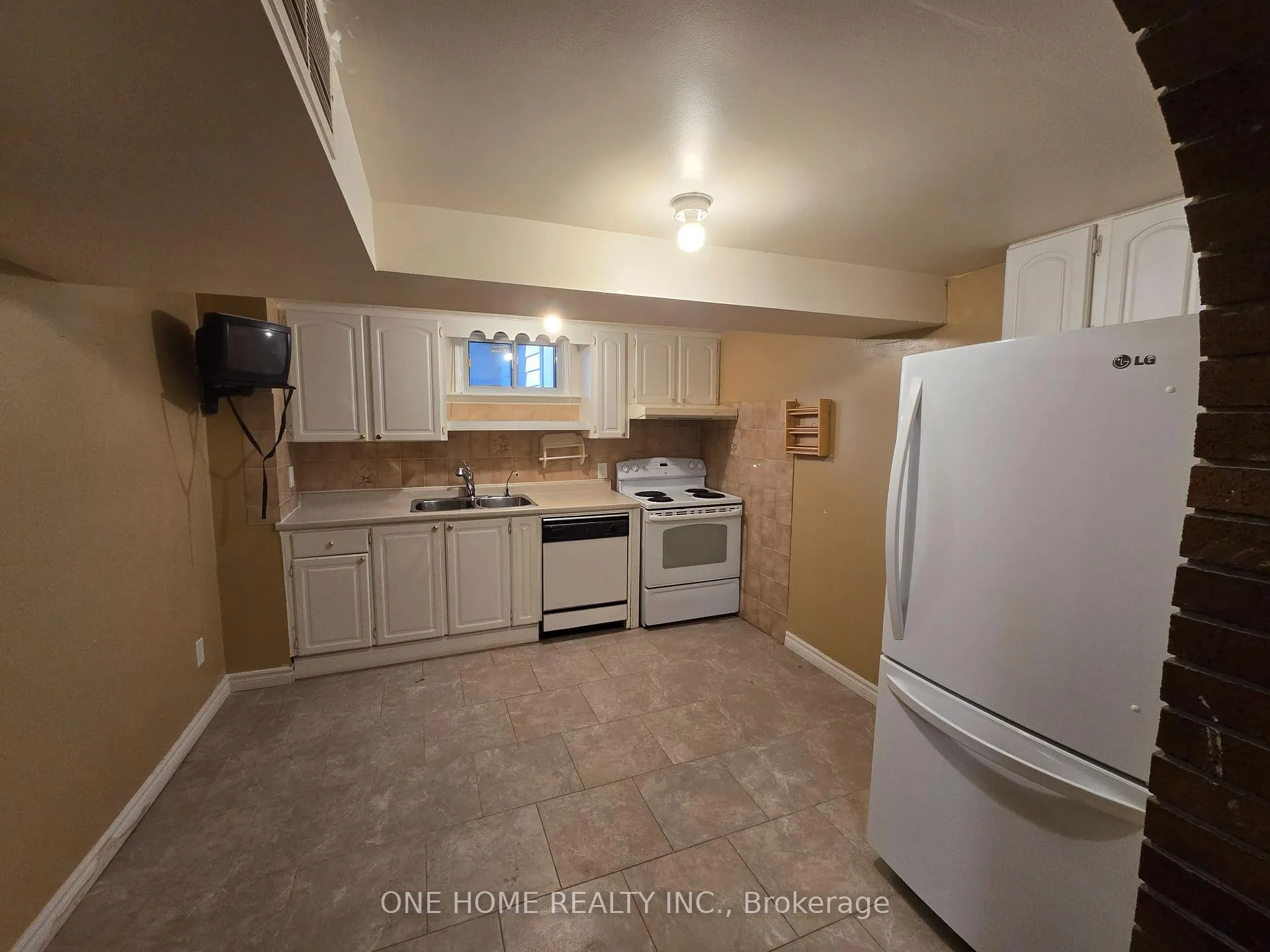 Photo 25 of 223 Elmwood Road, Oakville, Central — HOMEH