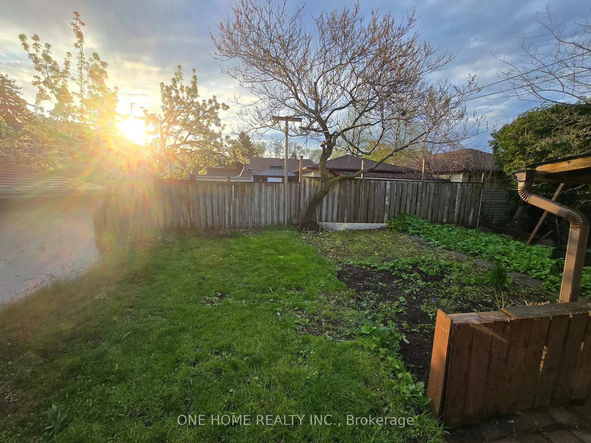 Photo 29 of 223 Elmwood Road, Oakville, Central — HOMEH