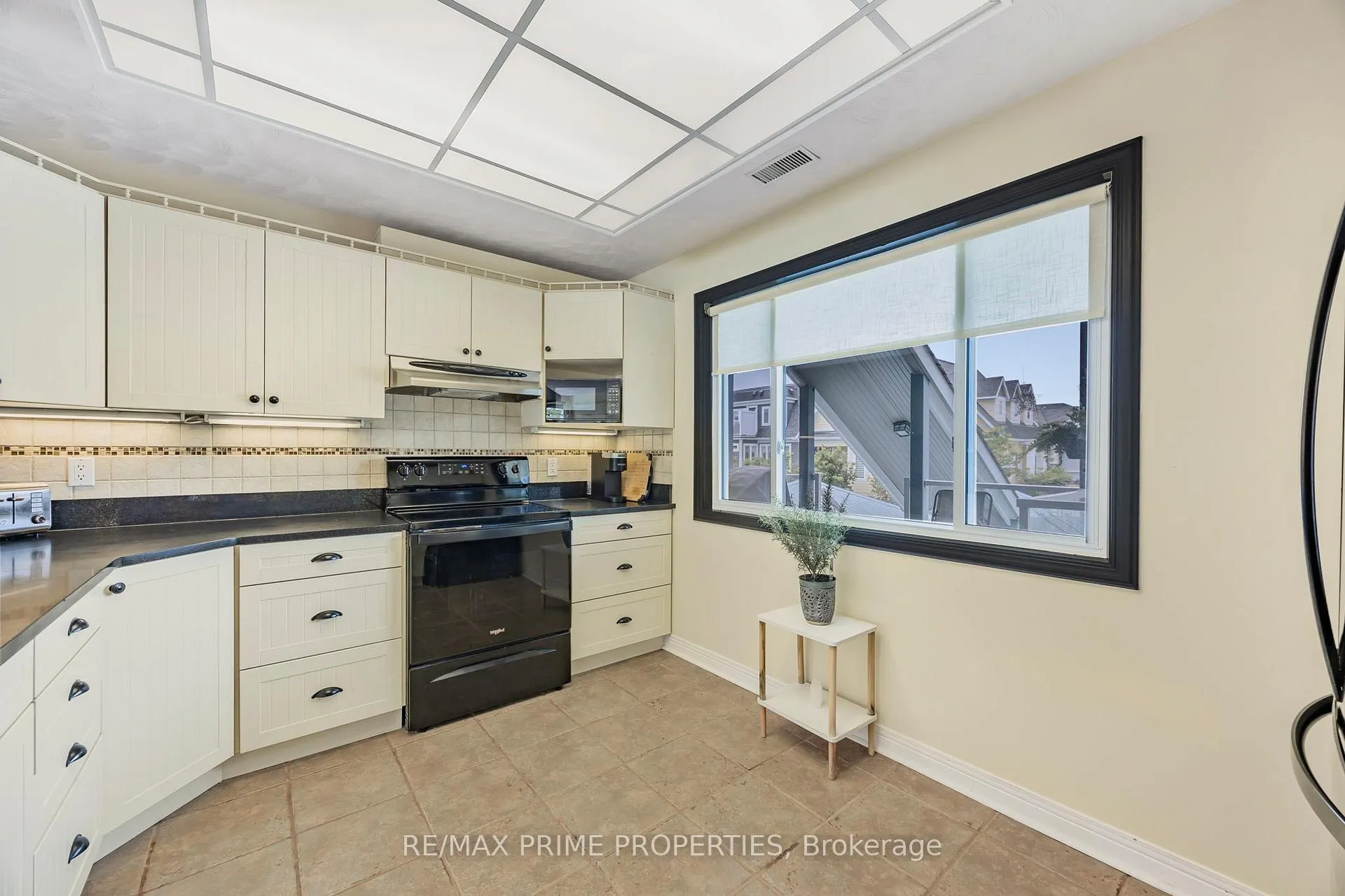 Photo 11 of Unit 201, 585 Atherley Road, Orillia — HOMEH