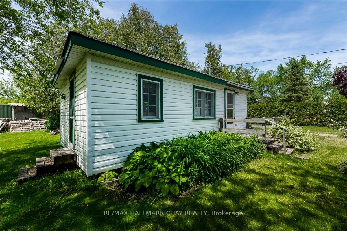 Photo 1 of 1056 Ewart Street, Innisfil, Rural Innisfil — HOMEH