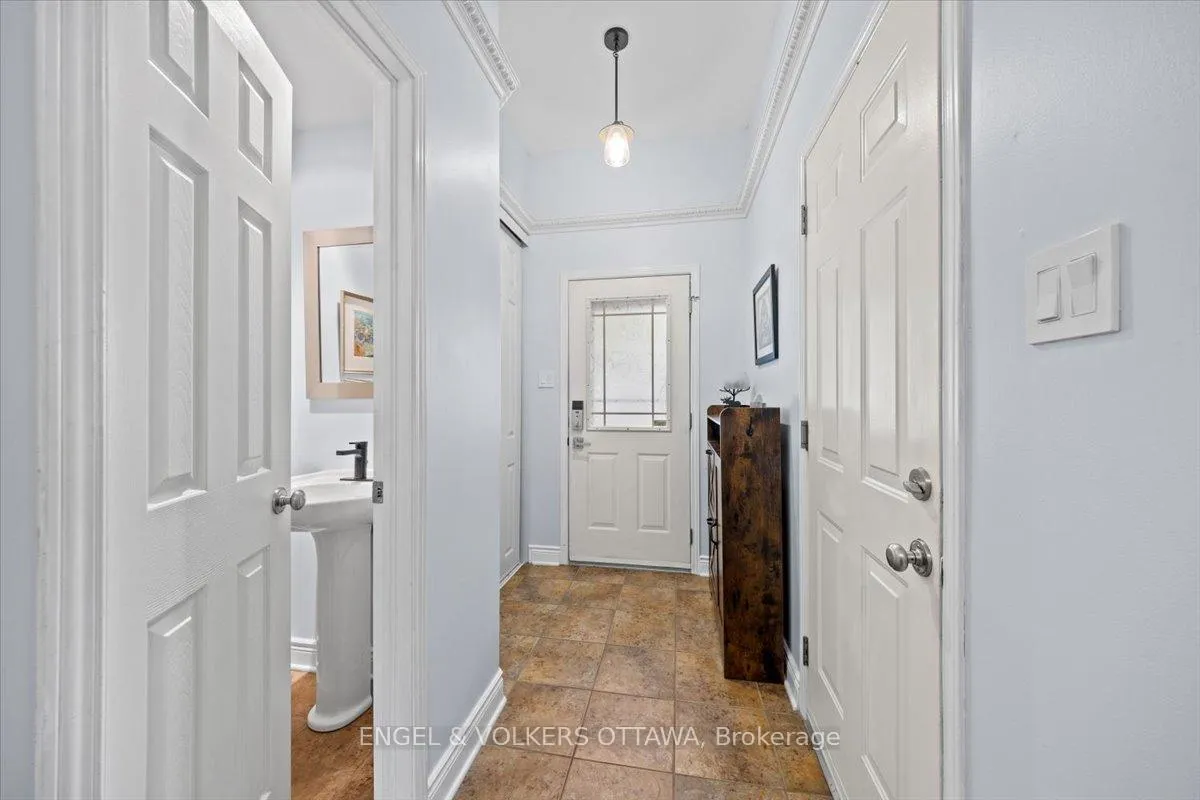 Photo 3 of 319 Hillsboro Private, Ottawa, Kanata - Emerald Meadows/Trailwest — HOMEH