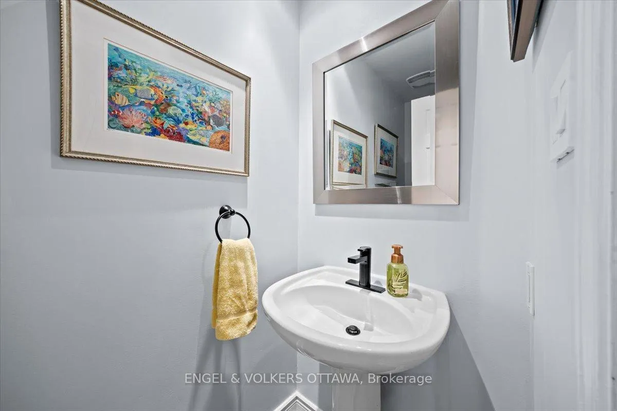 Photo 4 of 319 Hillsboro Private, Ottawa, Kanata - Emerald Meadows/Trailwest — HOMEH