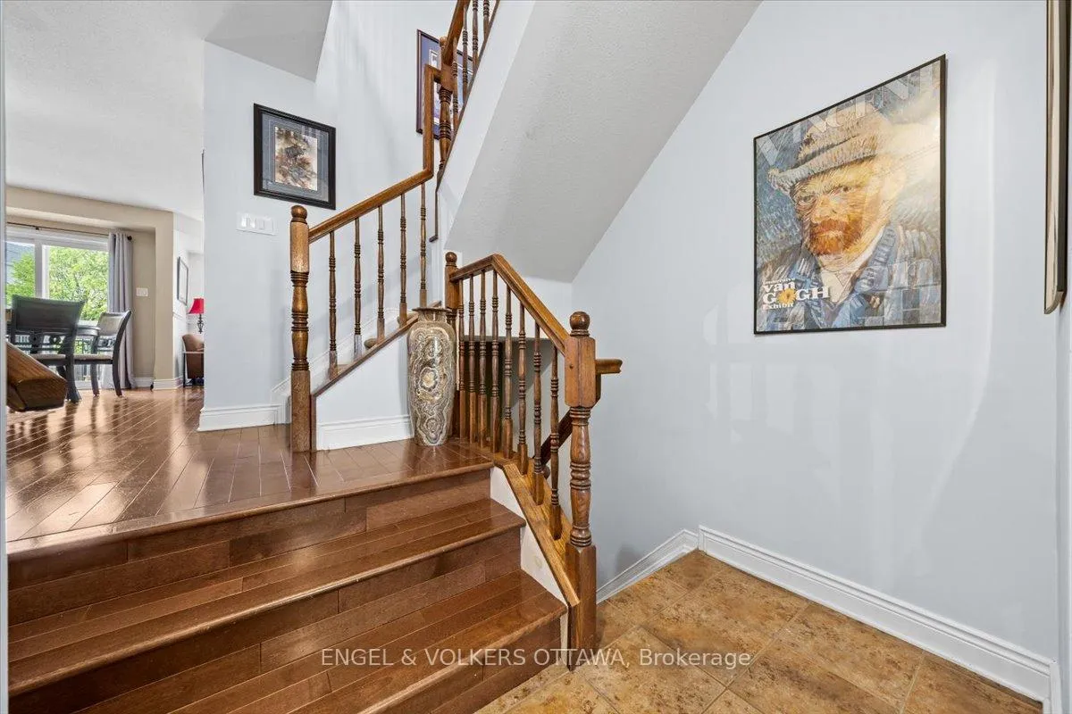 Photo 5 of 319 Hillsboro Private, Ottawa, Kanata - Emerald Meadows/Trailwest — HOMEH