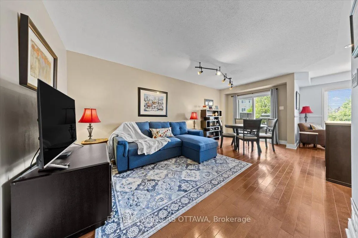 Photo 6 of 319 Hillsboro Private, Ottawa, Kanata - Emerald Meadows/Trailwest — HOMEH