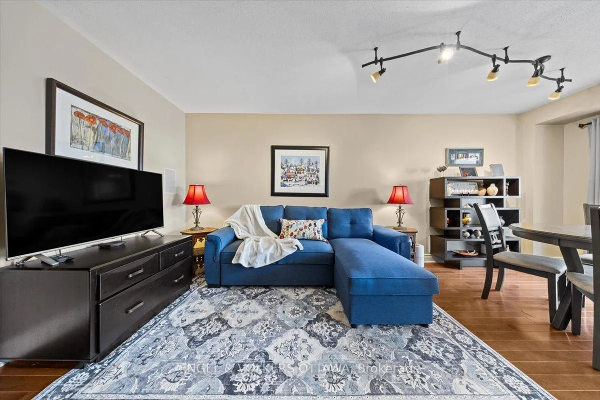 Photo 7 of 319 Hillsboro Private, Ottawa, Kanata - Emerald Meadows/Trailwest — HOMEH