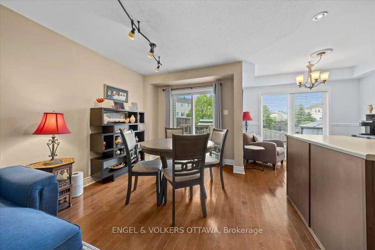 Photo 10 of 319 Hillsboro Private, Ottawa, Kanata - Emerald Meadows/Trailwest — HOMEH