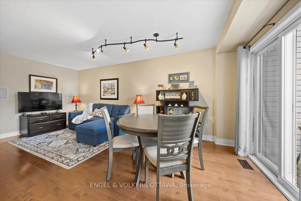 Photo 11 of 319 Hillsboro Private, Ottawa, Kanata - Emerald Meadows/Trailwest — HOMEH
