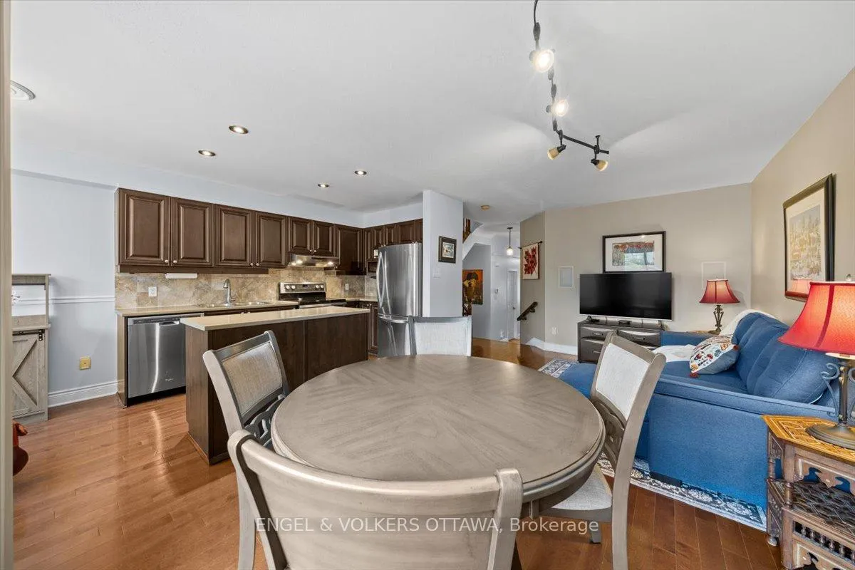 Photo 12 of 319 Hillsboro Private, Ottawa, Kanata - Emerald Meadows/Trailwest — HOMEH