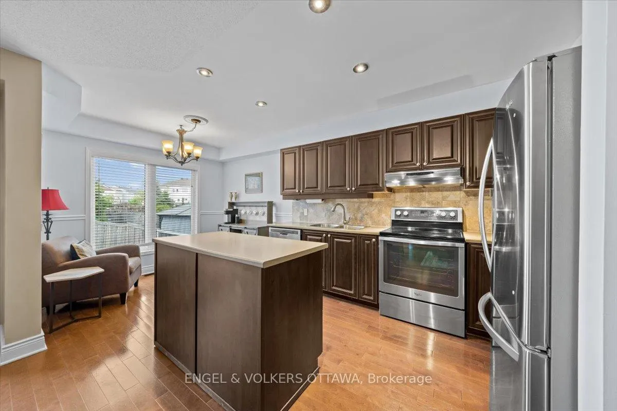 Photo 13 of 319 Hillsboro Private, Ottawa, Kanata - Emerald Meadows/Trailwest — HOMEH