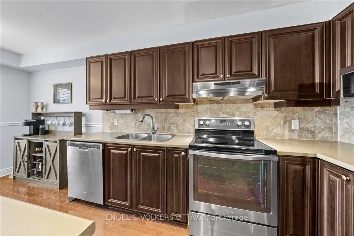 Photo 14 of 319 Hillsboro Private, Ottawa, Kanata - Emerald Meadows/Trailwest — HOMEH