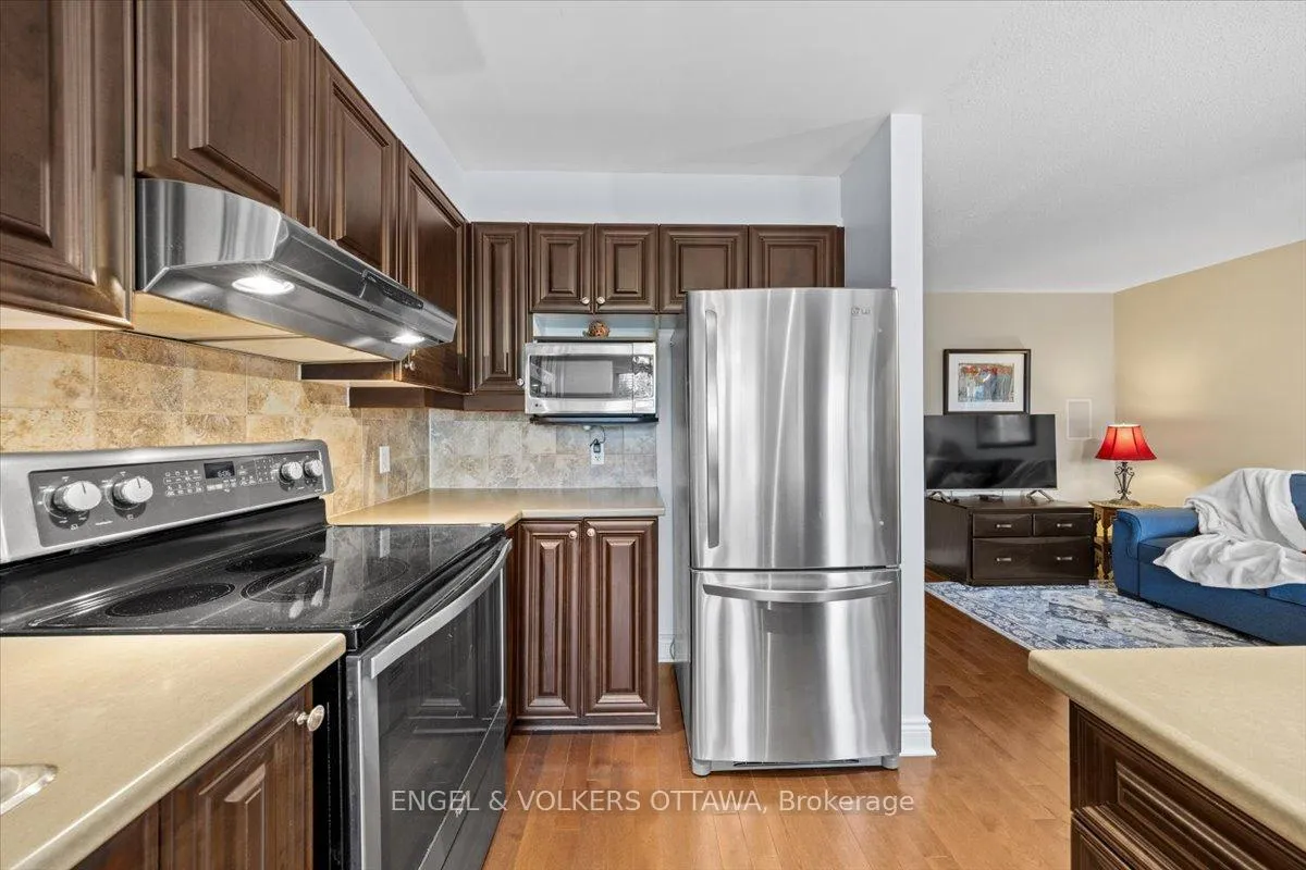 Photo 15 of 319 Hillsboro Private, Ottawa, Kanata - Emerald Meadows/Trailwest — HOMEH