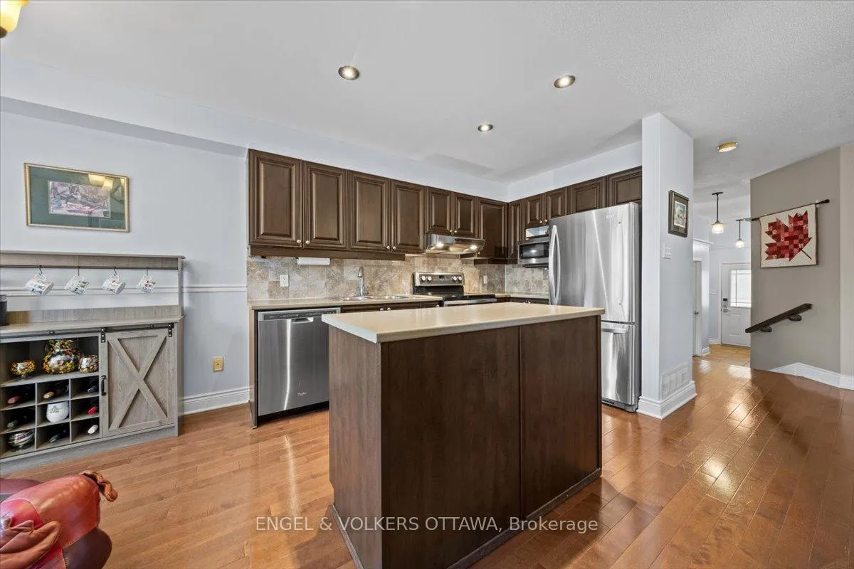 Photo 17 of 319 Hillsboro Private, Ottawa, Kanata - Emerald Meadows/Trailwest — HOMEH