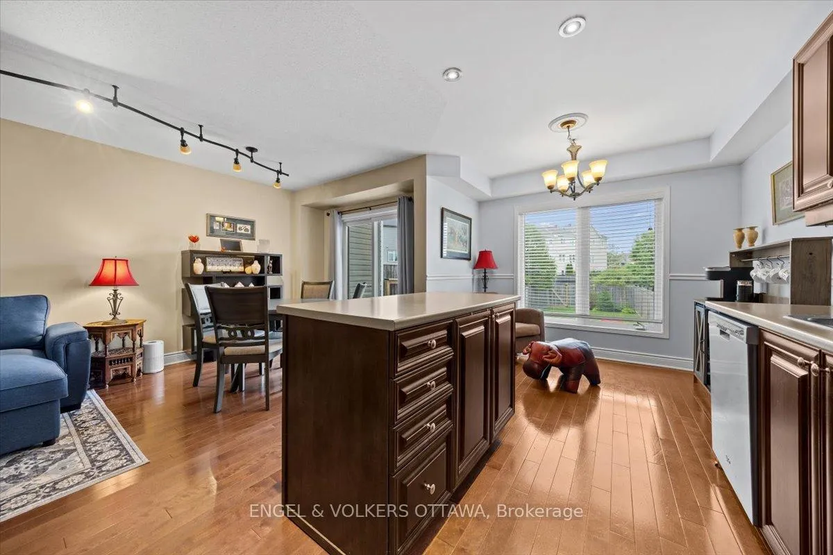 Photo 18 of 319 Hillsboro Private, Ottawa, Kanata - Emerald Meadows/Trailwest — HOMEH