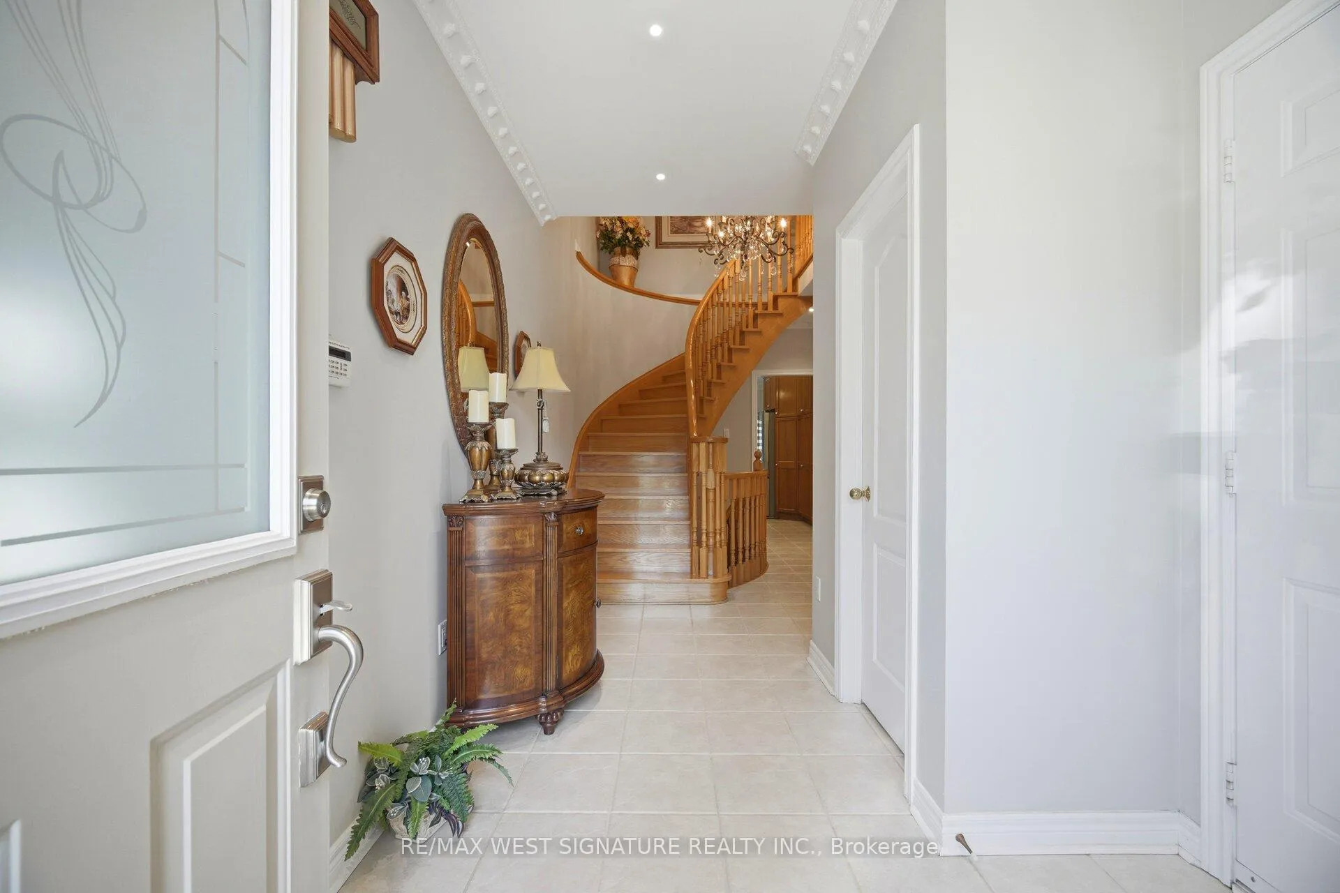 Photo 5 of 14 Blue Diamond Terrace, Vaughan, Sonoma Heights — HOMEH