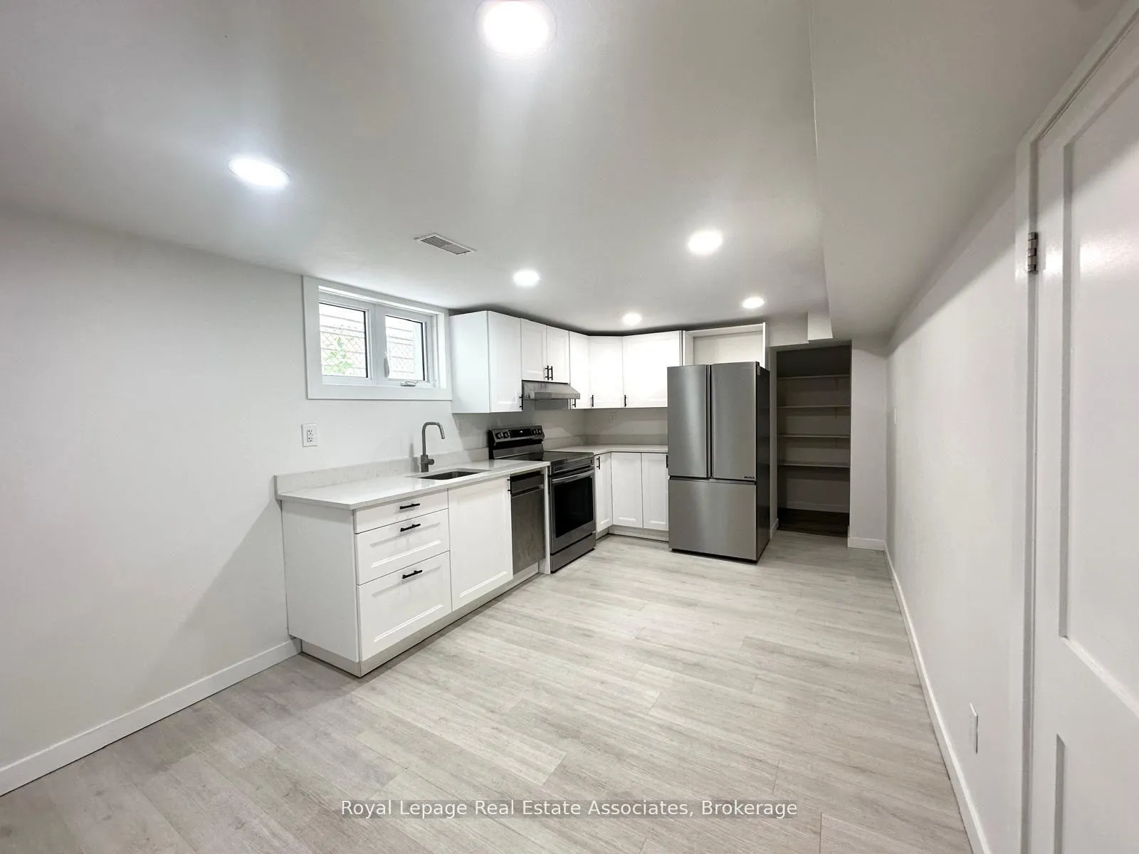 Photo 2 of Unit Lower, 377 Jackson Street W, Hamilton, Kirkendall — HOMEH