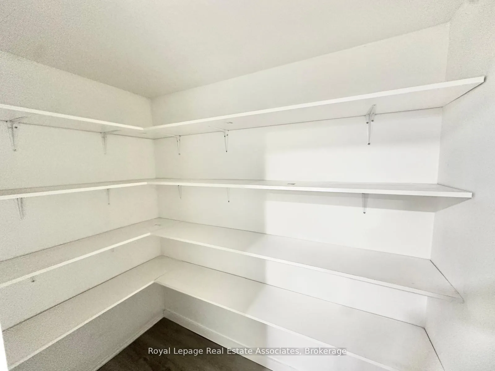 Photo 3 of Unit Lower, 377 Jackson Street W, Hamilton, Kirkendall — HOMEH