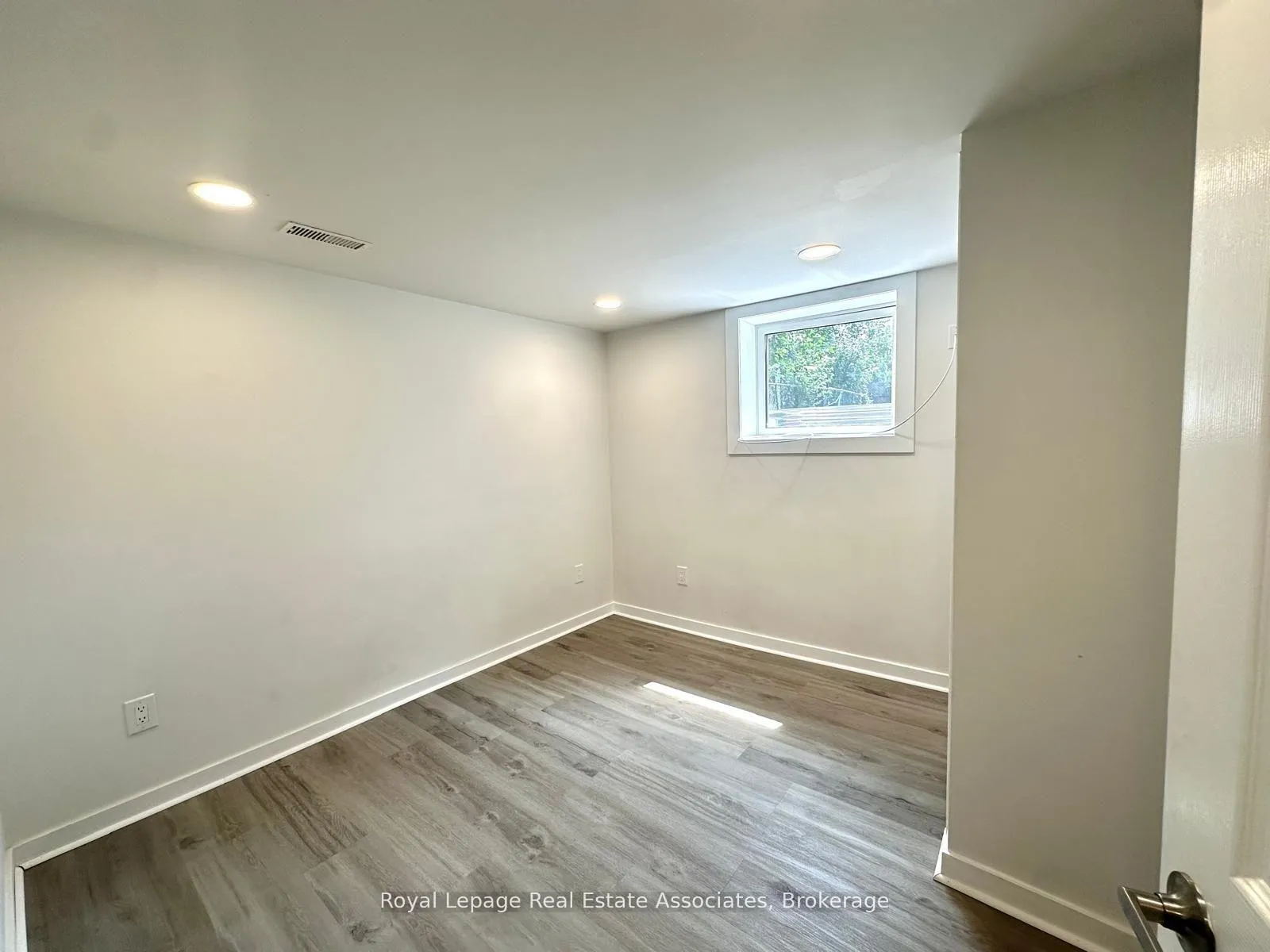 Photo 7 of Unit Lower, 377 Jackson Street W, Hamilton, Kirkendall — HOMEH
