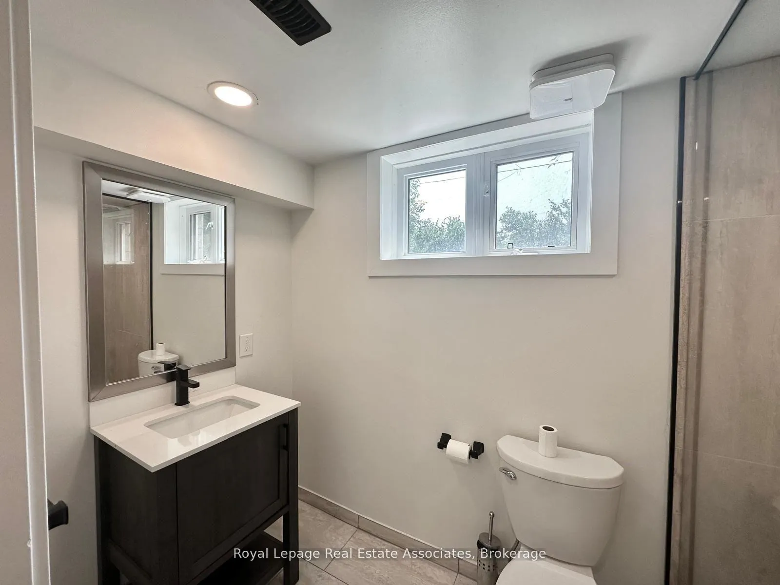 Photo 9 of Unit Lower, 377 Jackson Street W, Hamilton, Kirkendall — HOMEH