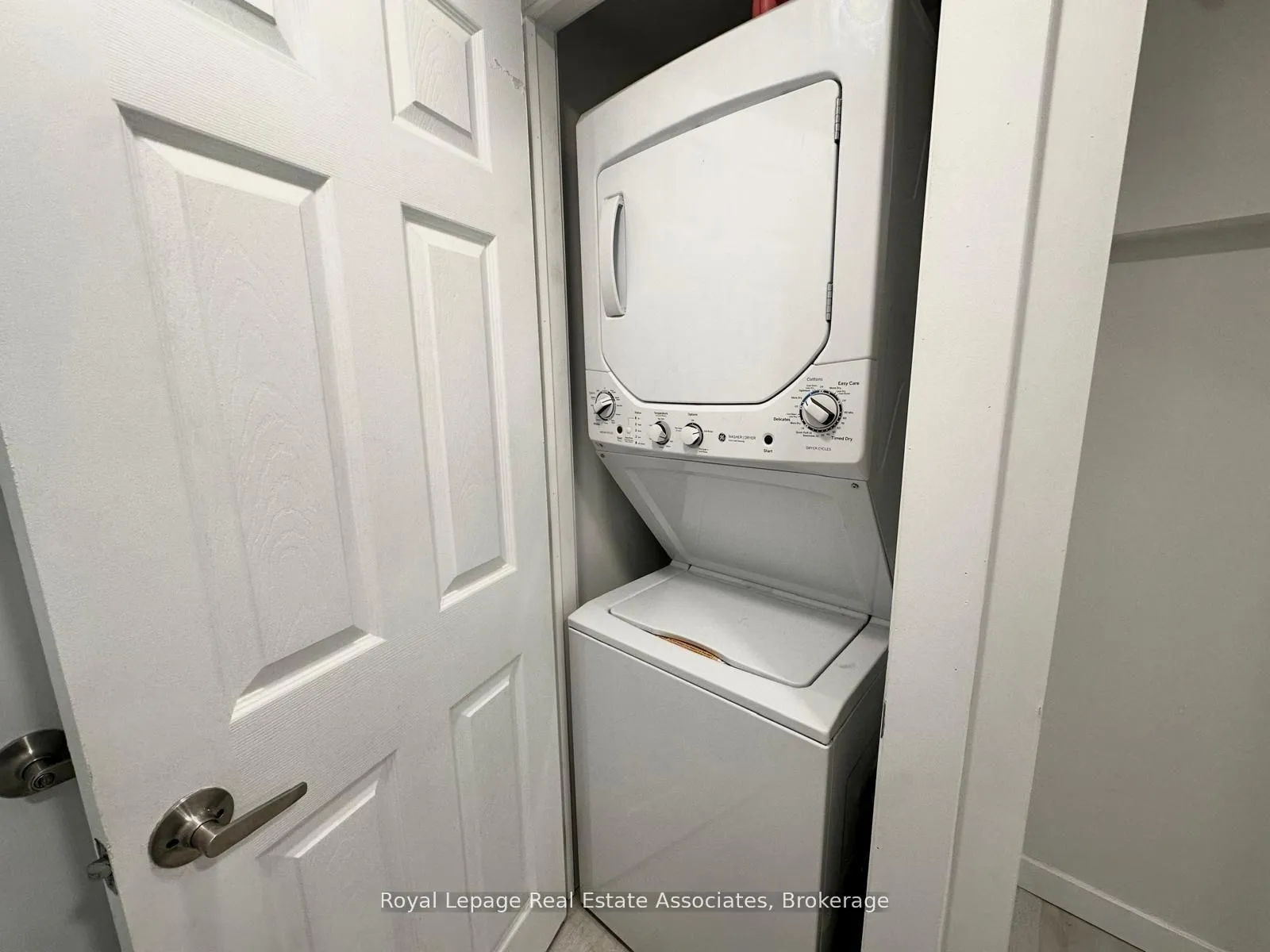 Photo 10 of Unit Lower, 377 Jackson Street W, Hamilton, Kirkendall — HOMEH