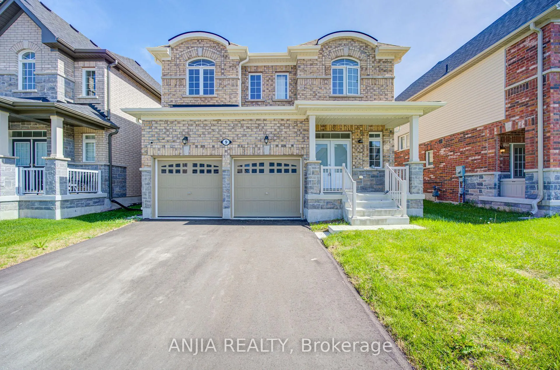Photo 1 of 9 Cliff Thompson Court, Georgina, Sutton & Jackson's Point — HOMEH