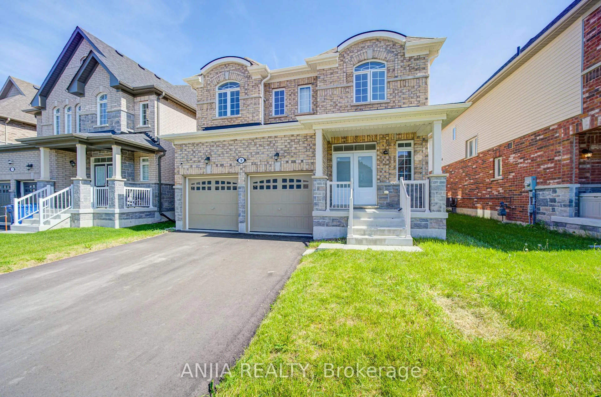 Photo 3 of 9 Cliff Thompson Court, Georgina, Sutton & Jackson's Point — HOMEH