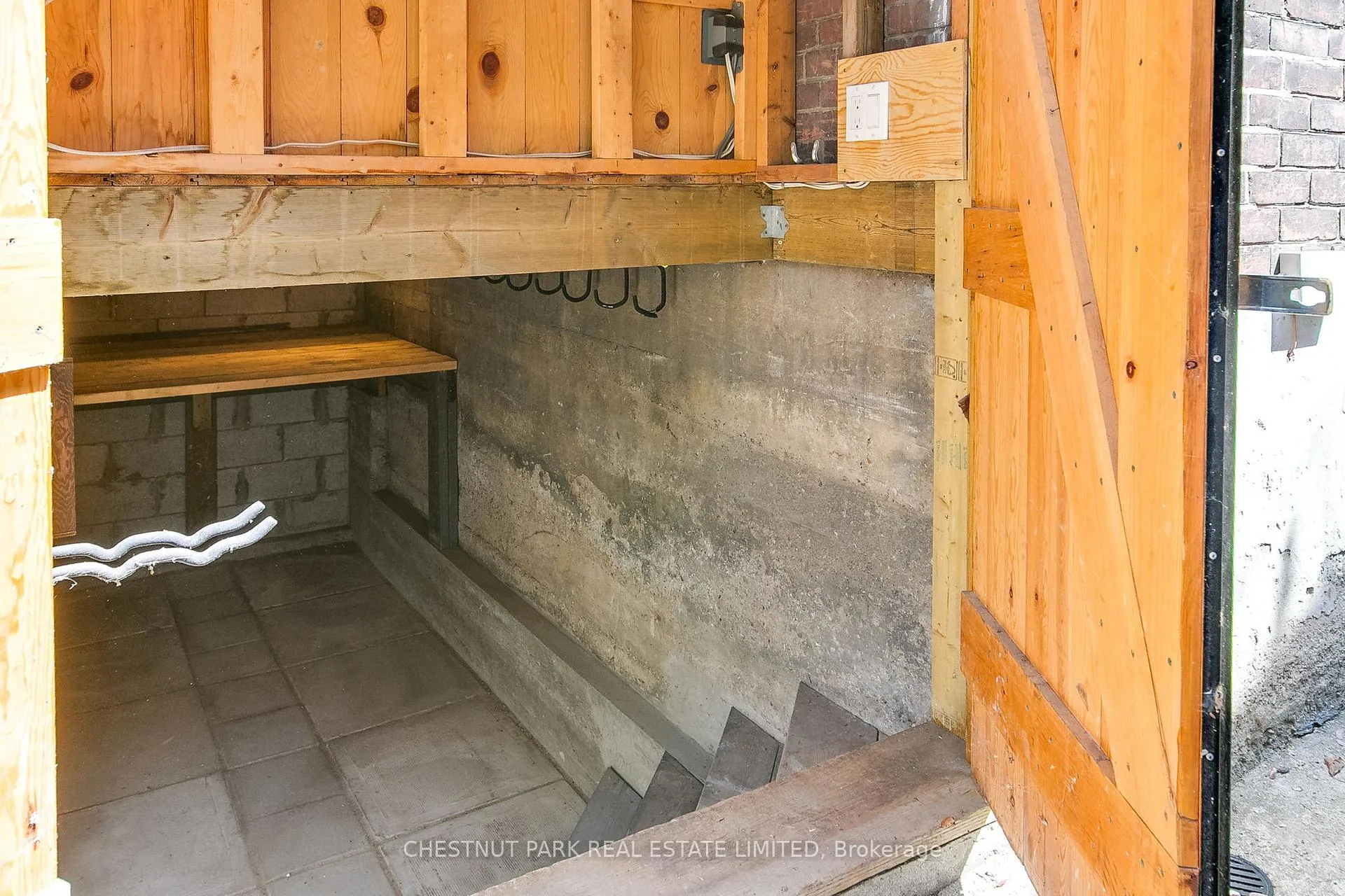 Photo 3 of 39 Devon Road, Toronto, East End-Danforth — HOMEH