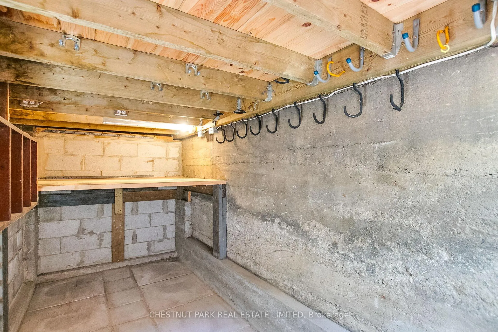 Photo 4 of 39 Devon Road, Toronto, East End-Danforth — HOMEH