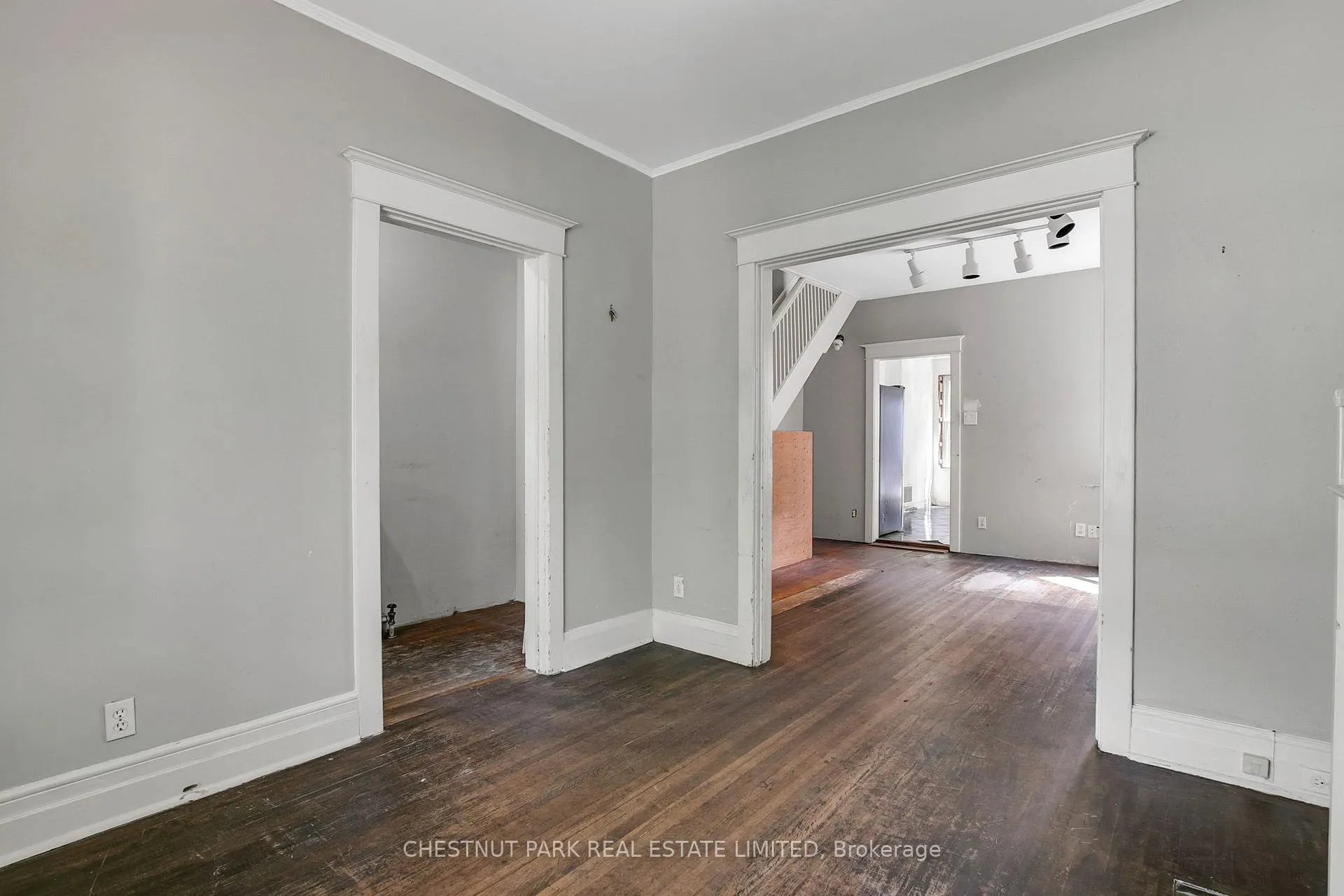 Photo 9 of 39 Devon Road, Toronto, East End-Danforth — HOMEH