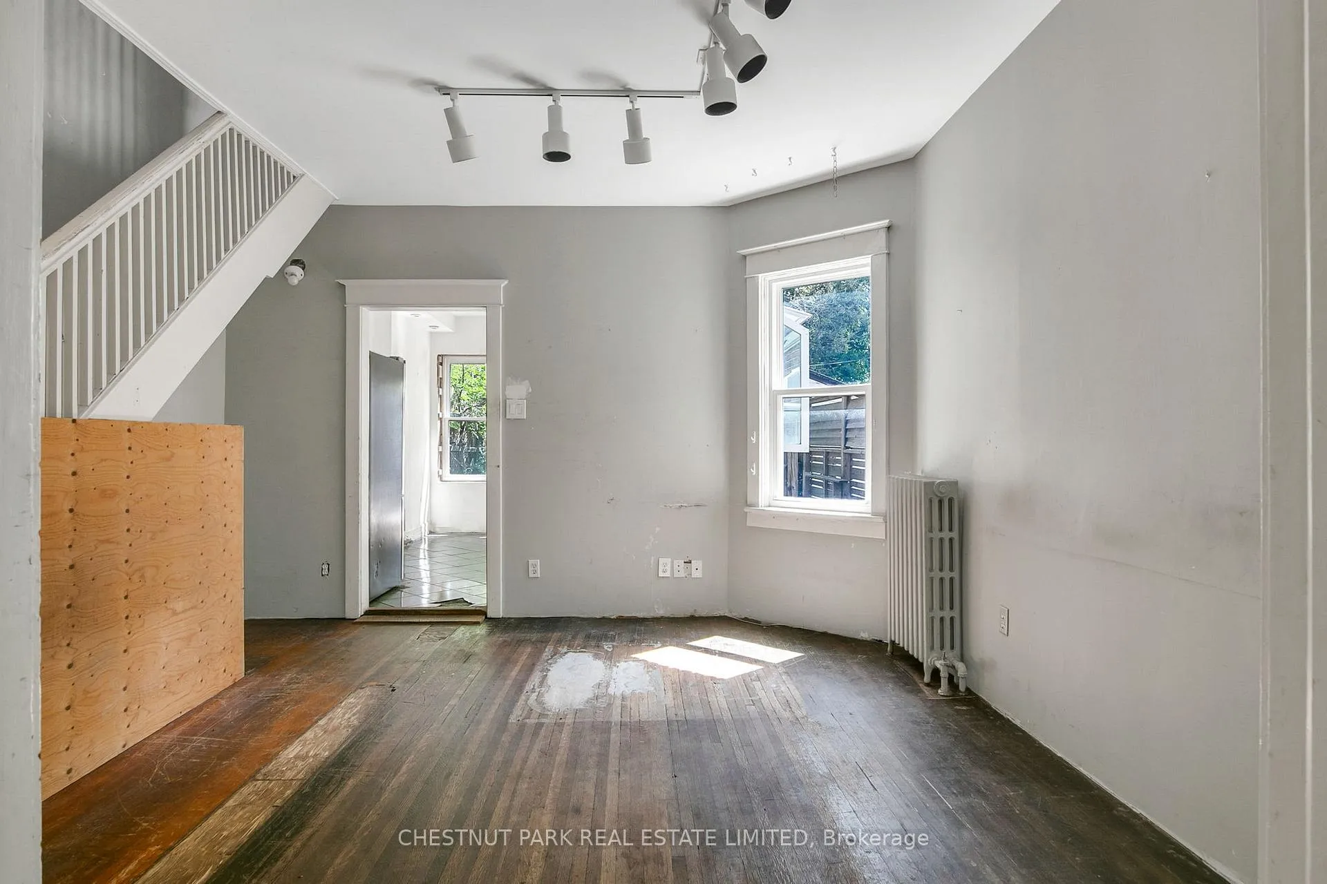 Photo 12 of 39 Devon Road, Toronto, East End-Danforth — HOMEH