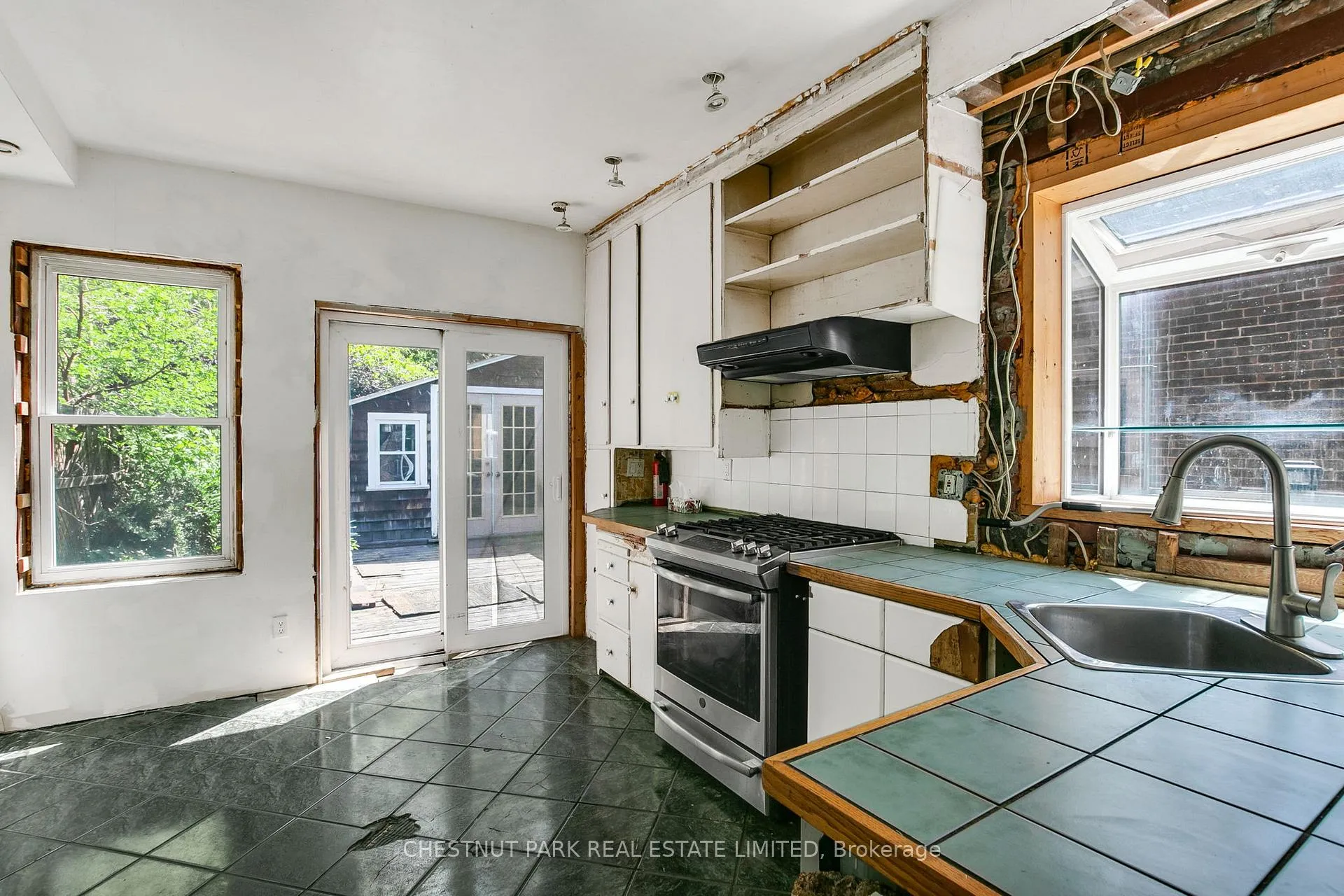 Photo 13 of 39 Devon Road, Toronto, East End-Danforth — HOMEH