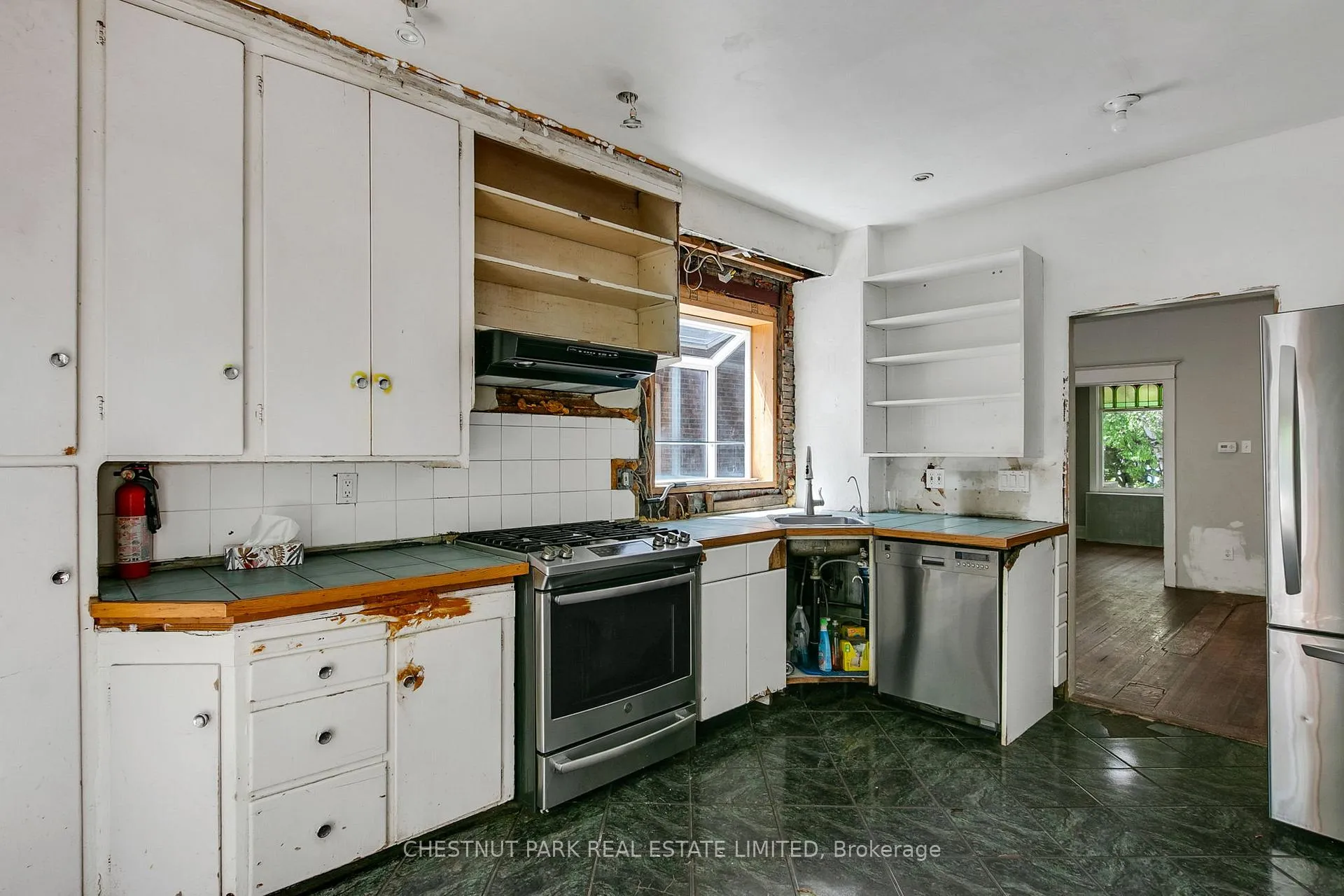 Photo 14 of 39 Devon Road, Toronto, East End-Danforth — HOMEH