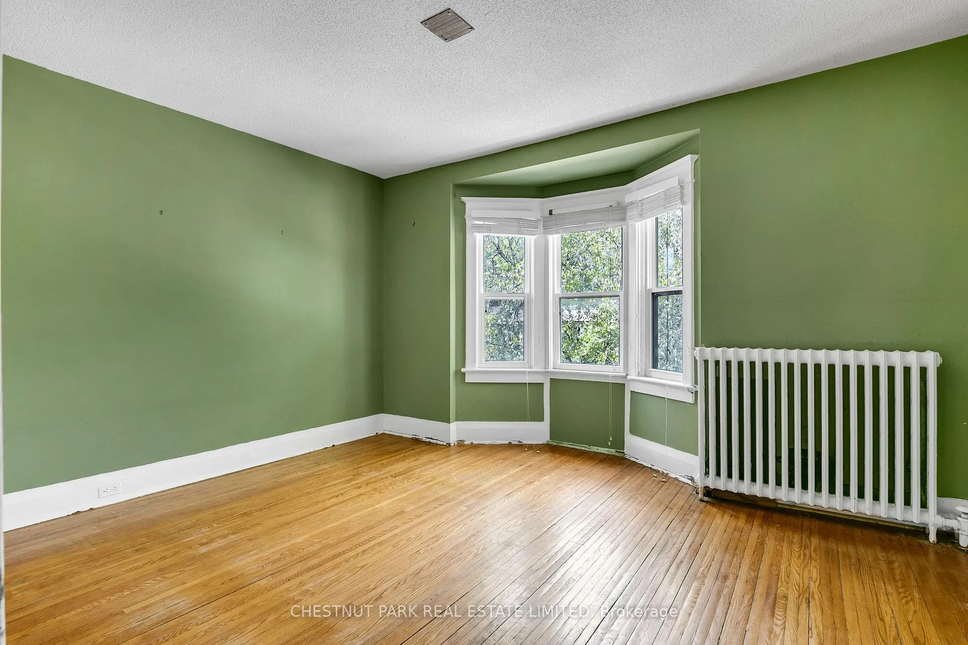 Photo 17 of 39 Devon Road, Toronto, East End-Danforth — HOMEH