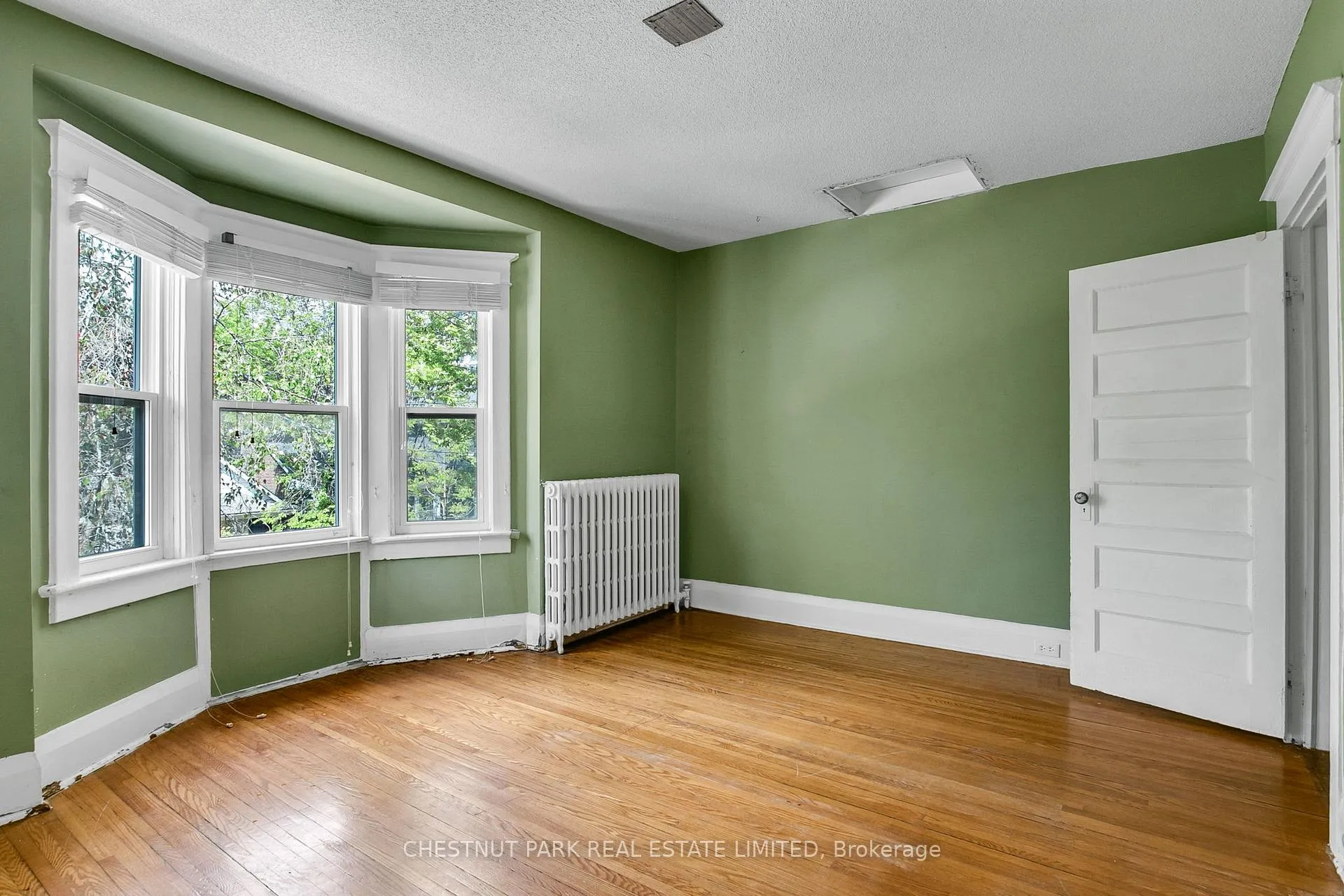 Photo 18 of 39 Devon Road, Toronto, East End-Danforth — HOMEH
