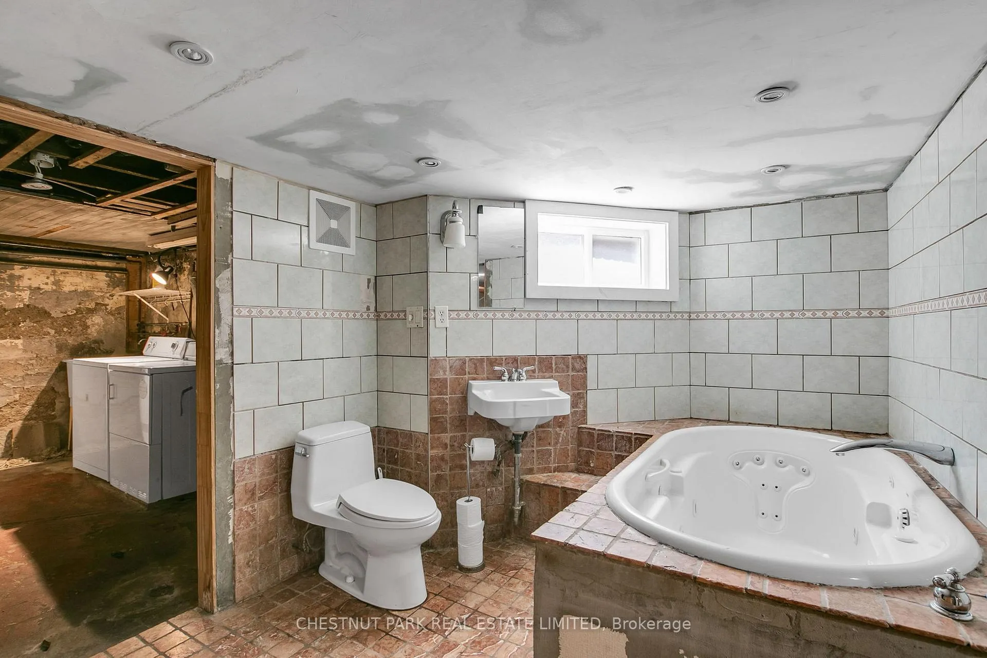 Photo 28 of 39 Devon Road, Toronto, East End-Danforth — HOMEH