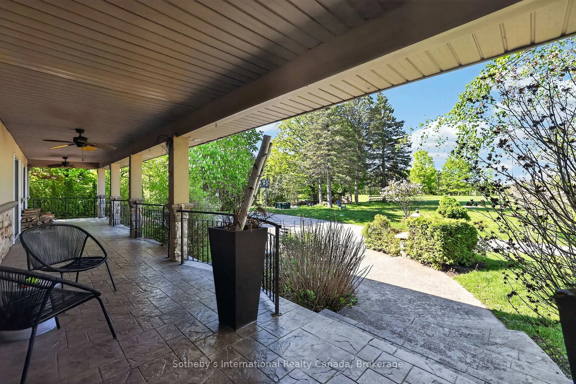 Photo 5 of 110 Palmer Circle, Caledon, Palgrave — HOMEH