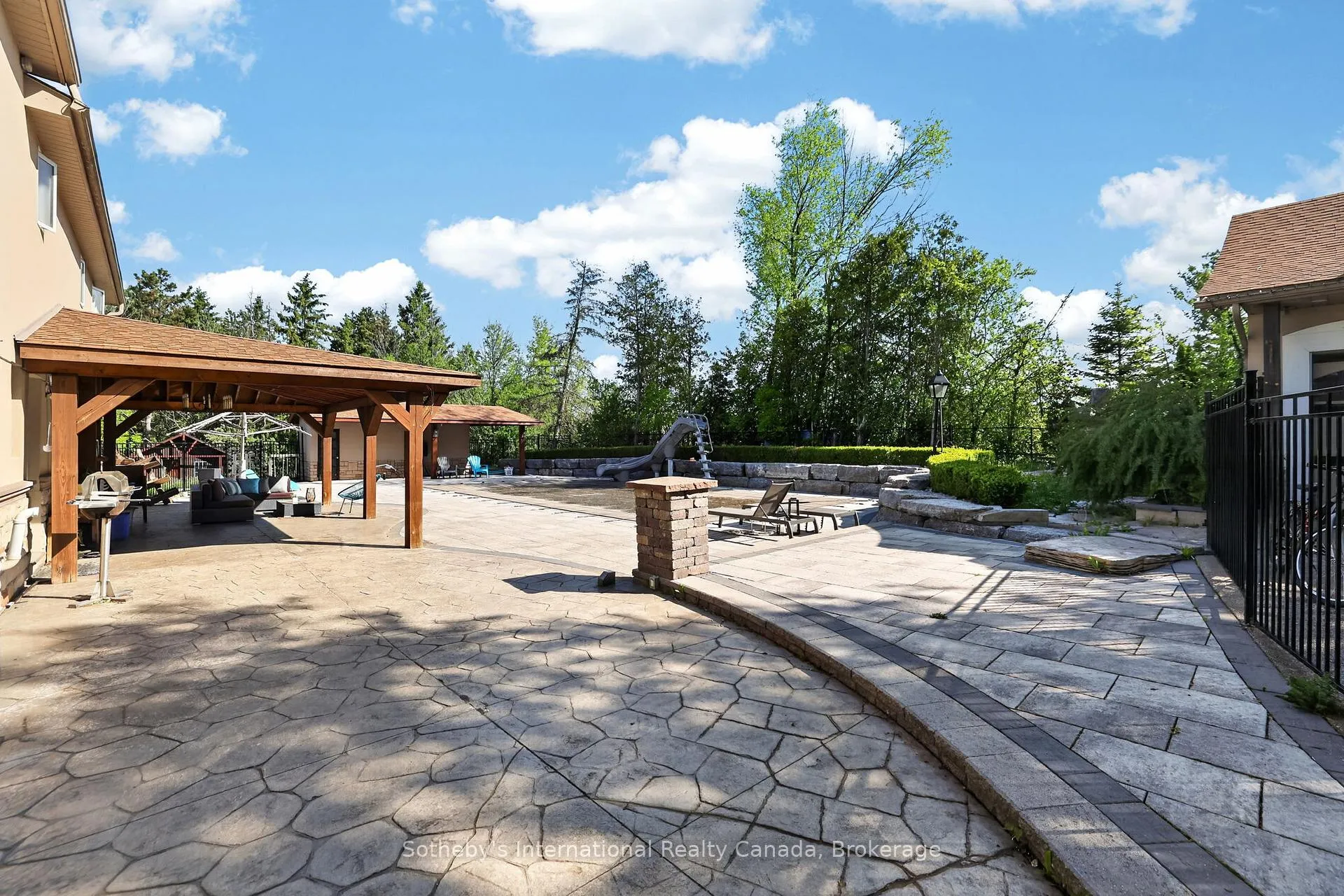 Photo 11 of 110 Palmer Circle, Caledon, Palgrave — HOMEH