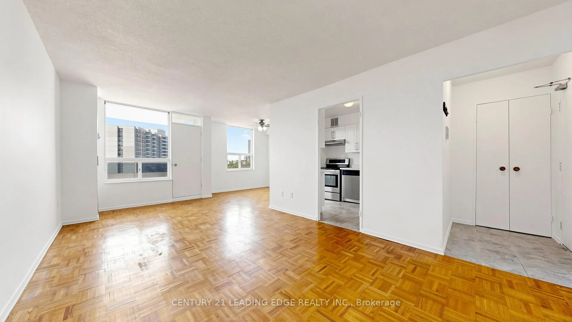 Photo 3 of Unit 1609, 20 Edgecliff Golfway, Toronto, Flemingdon Park — HOMEH