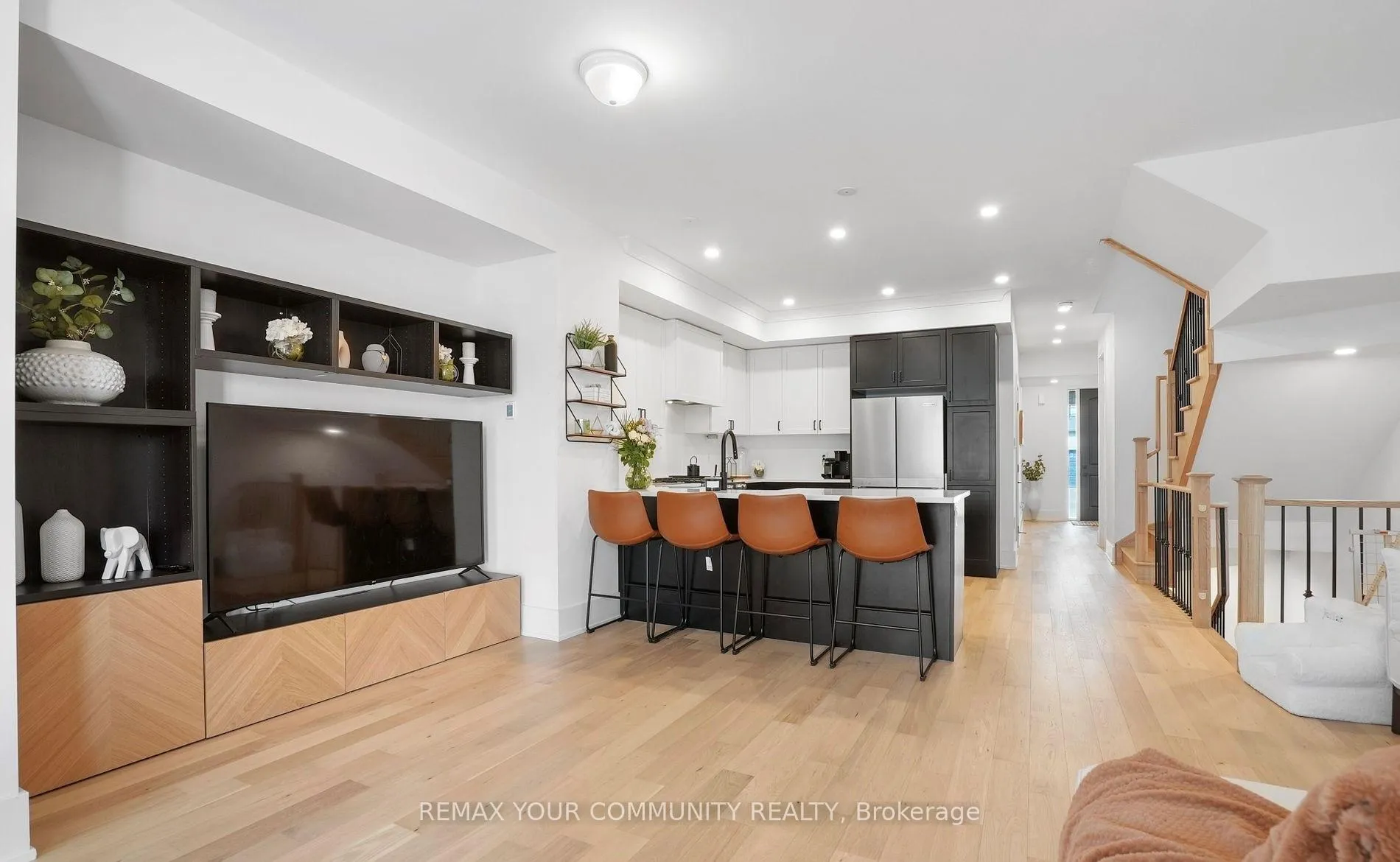 Photo 4 of 8 Kiernan Crescent N, New Tecumseth, Alliston — HOMEH