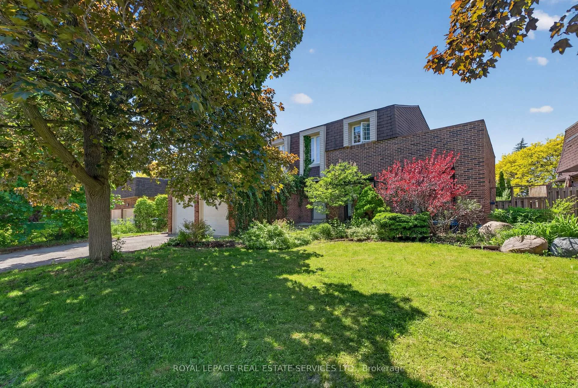 Photo 2 of 28 Wootten Way, Markham, Markham Village — HOMEH