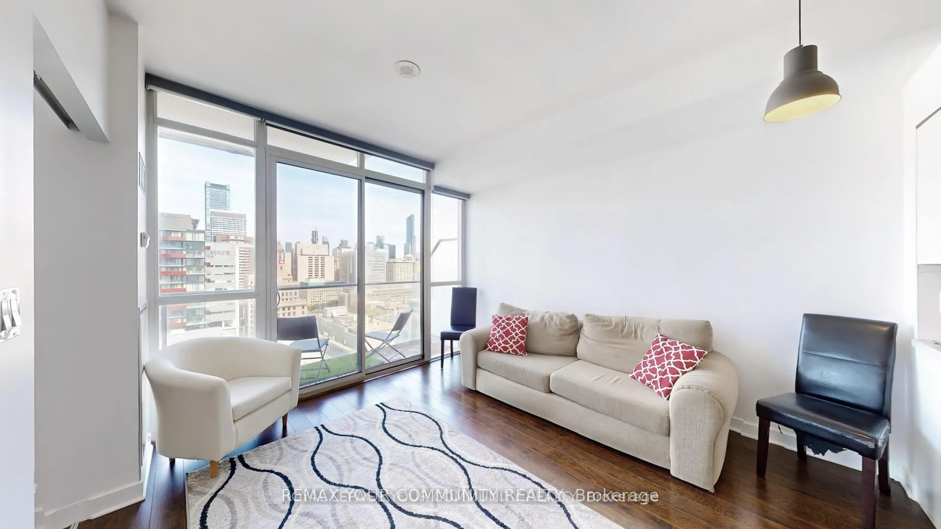 Photo 5 of Unit 2305, 126 Simcoe St Street, Toronto, Waterfront Communities — HOMEH