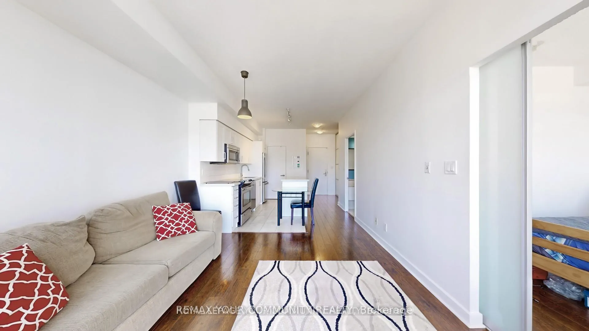 Photo 6 of Unit 2305, 126 Simcoe St Street, Toronto, Waterfront Communities — HOMEH