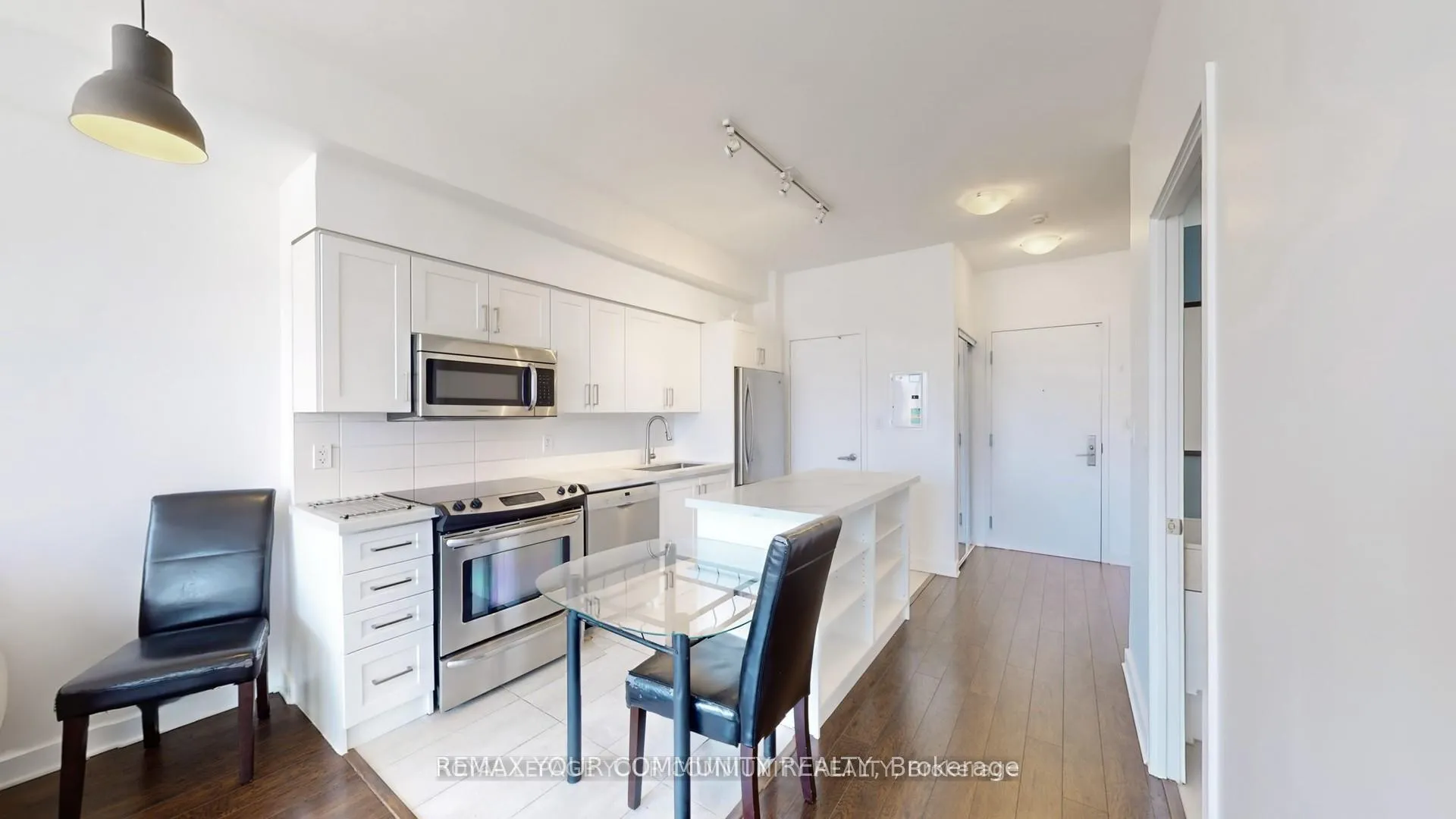 Photo 8 of Unit 2305, 126 Simcoe St Street, Toronto, Waterfront Communities — HOMEH