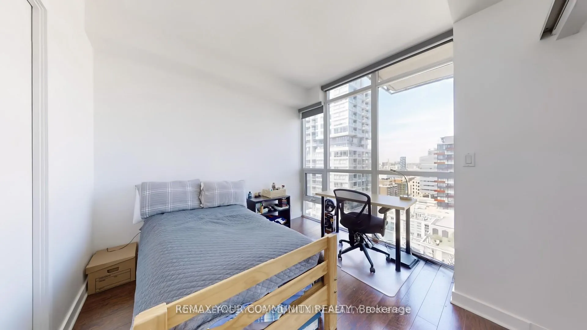 Photo 10 of Unit 2305, 126 Simcoe St Street, Toronto, Waterfront Communities — HOMEH