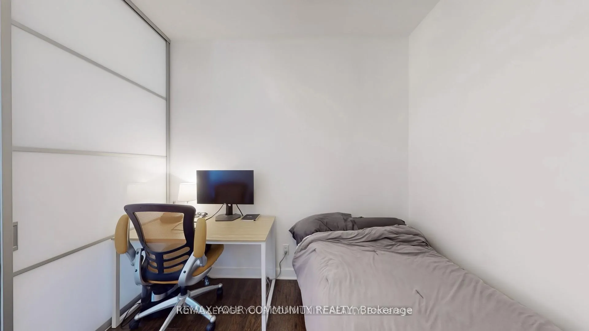 Photo 13 of Unit 2305, 126 Simcoe St Street, Toronto, Waterfront Communities — HOMEH