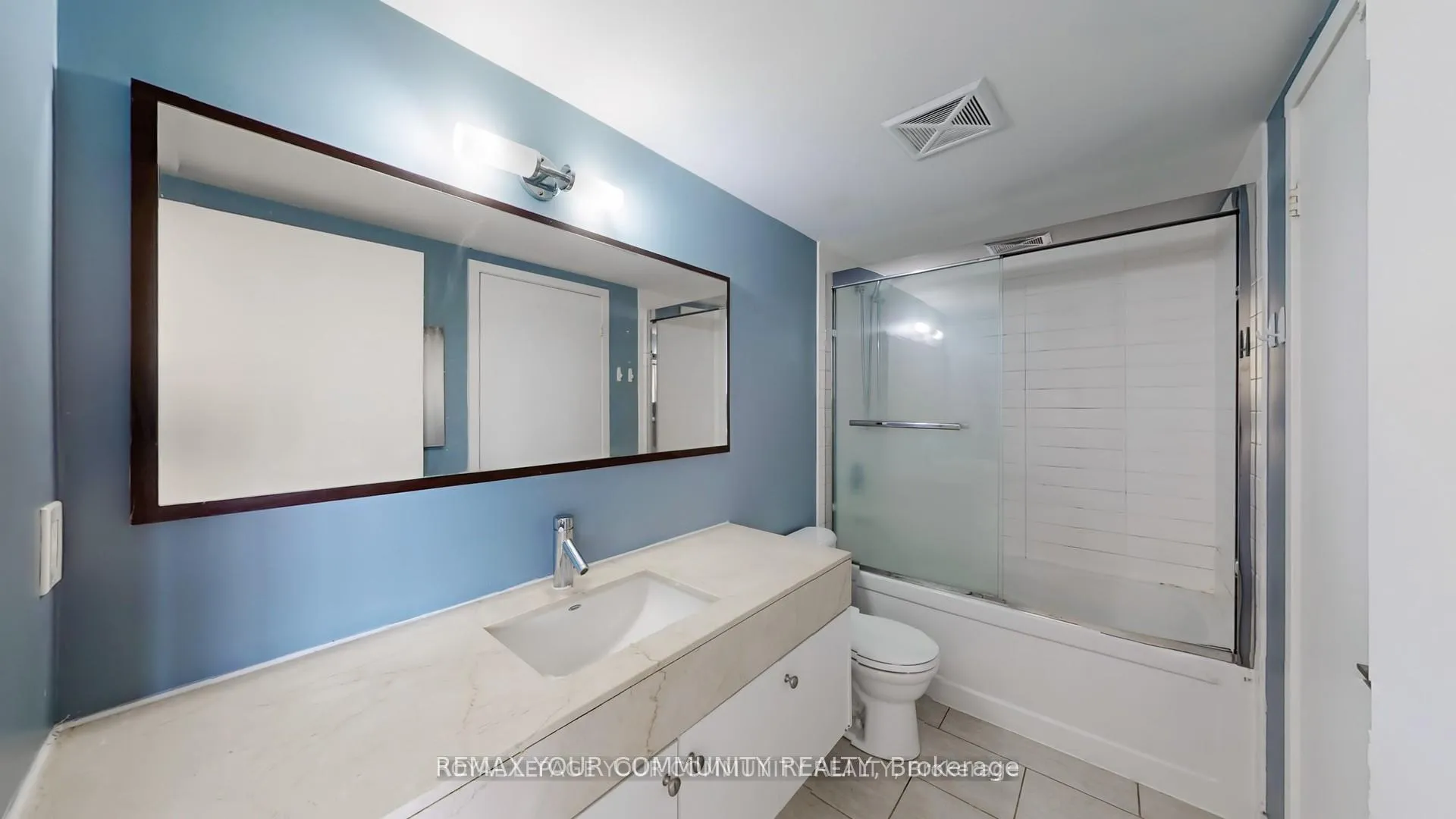 Photo 14 of Unit 2305, 126 Simcoe St Street, Toronto, Waterfront Communities — HOMEH